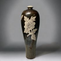 A large Chinese Cizhou ware vase.