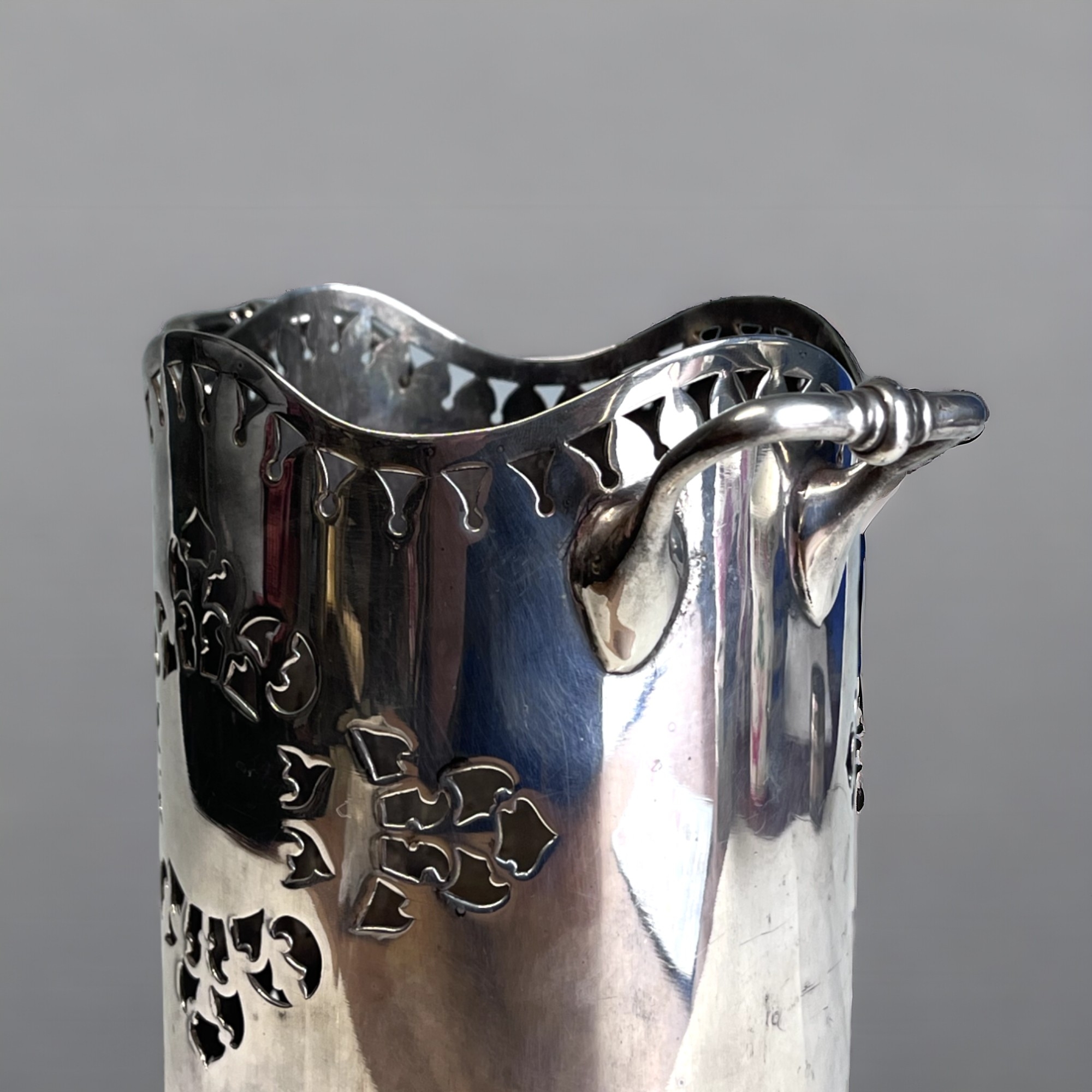 A VICTORIAN SILVER PLATE WINE BOTTLE HOLDER. Reticulated stylised design. Marked to base. Height - - Image 3 of 4