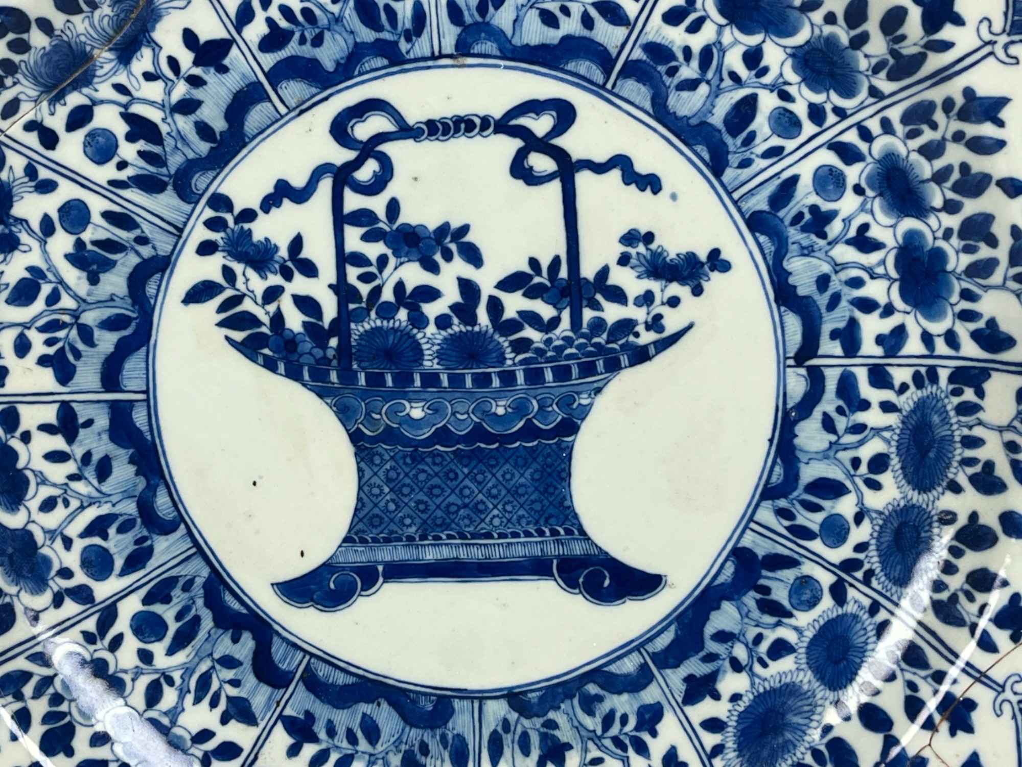A large Chinese porcelain 'Flower basket' blue & white charger Qing dynasty, Kangxi period. - Image 2 of 5