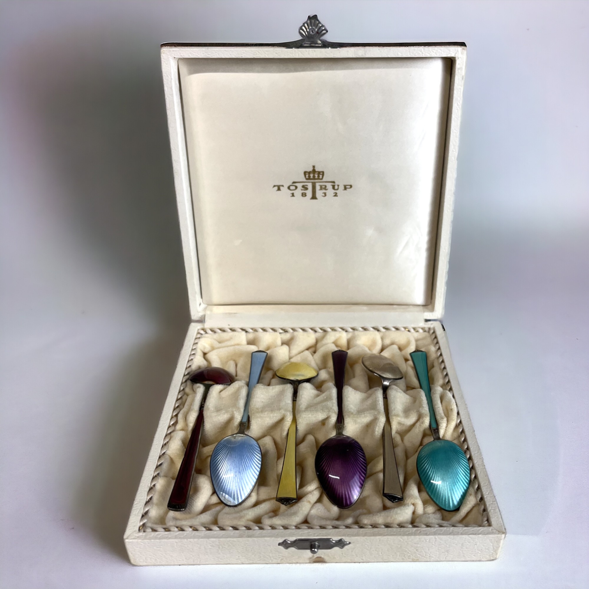 A SET OF FIVE MAGNUS AASE (NORWAY) SILVER ENAMEL SPOONS. Married with a Tostrup box and one - Image 2 of 5