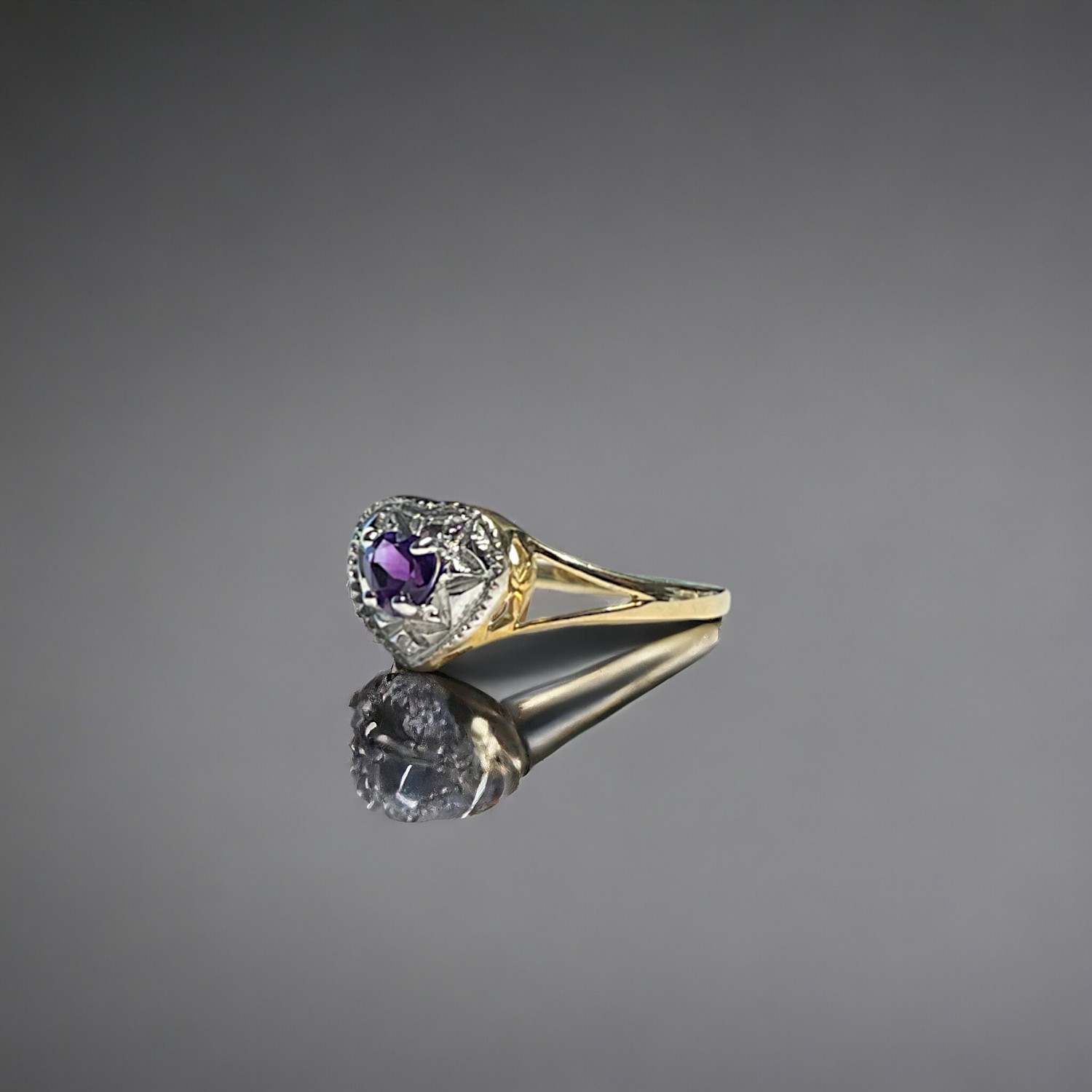 A 9ct Gold & Amethyst 'heart' shape ring. Set with one small accent Diamond. Size M  - Image 3 of 3