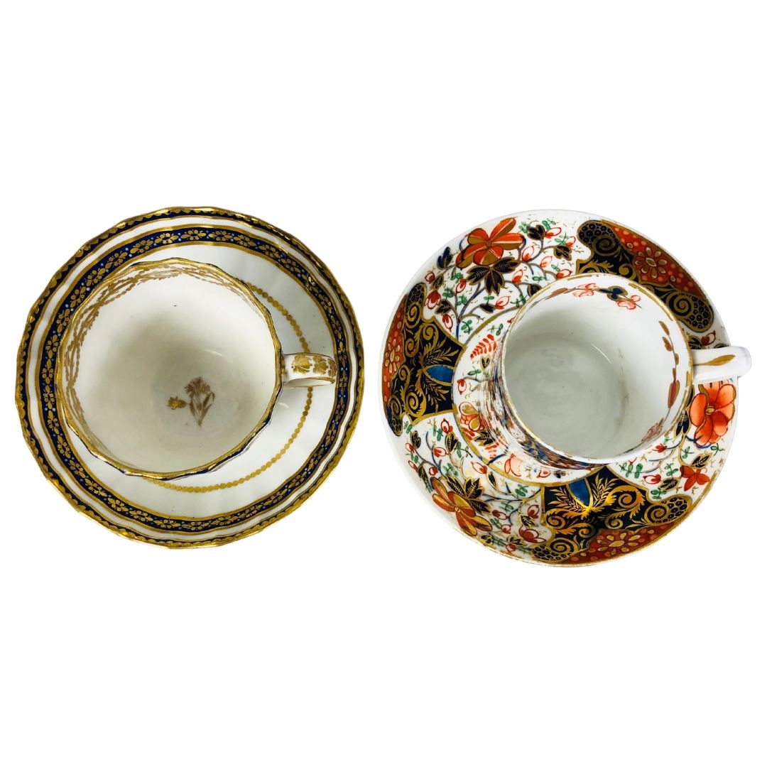 Pair of Georgian 1790-1820 Crown Derby Tea Cups with Matching Saucers. One, in the Imari palette (cu - Image 2 of 3