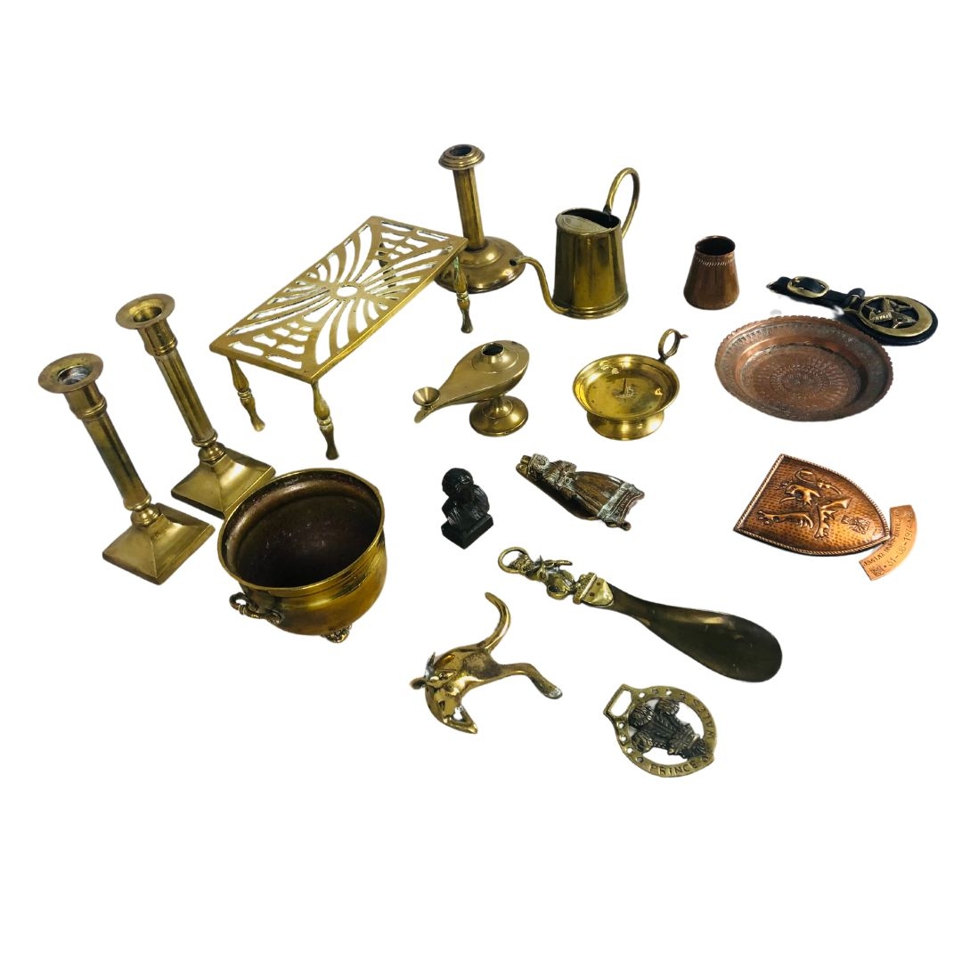 Collection of brass and copper items to include horse brasses, candlesticks and watering can  - Image 3 of 3