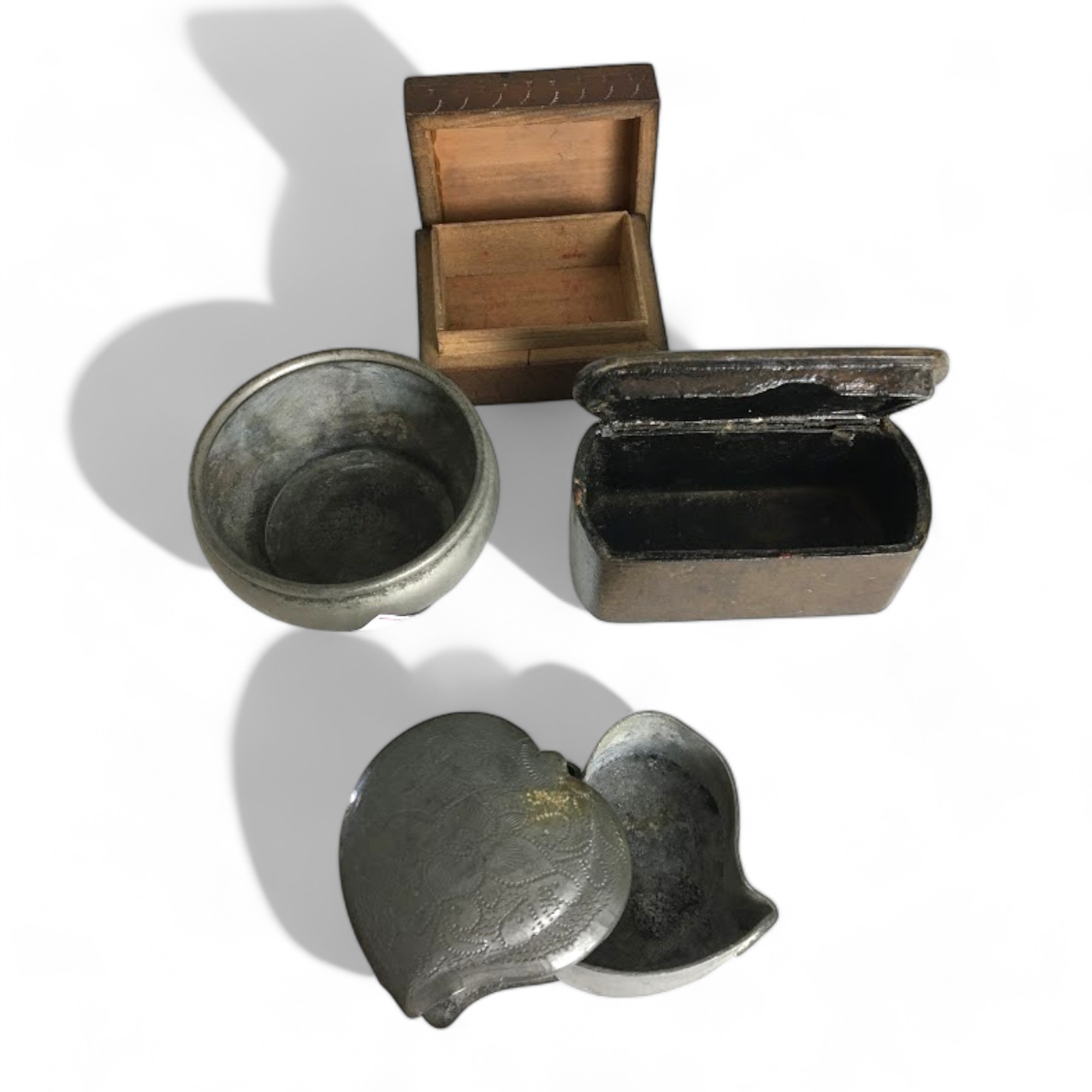 A collection of Bijouterie Items, to include Papier Mache Snuff boxes and Chinese Pewter Opium Box.  - Image 2 of 3