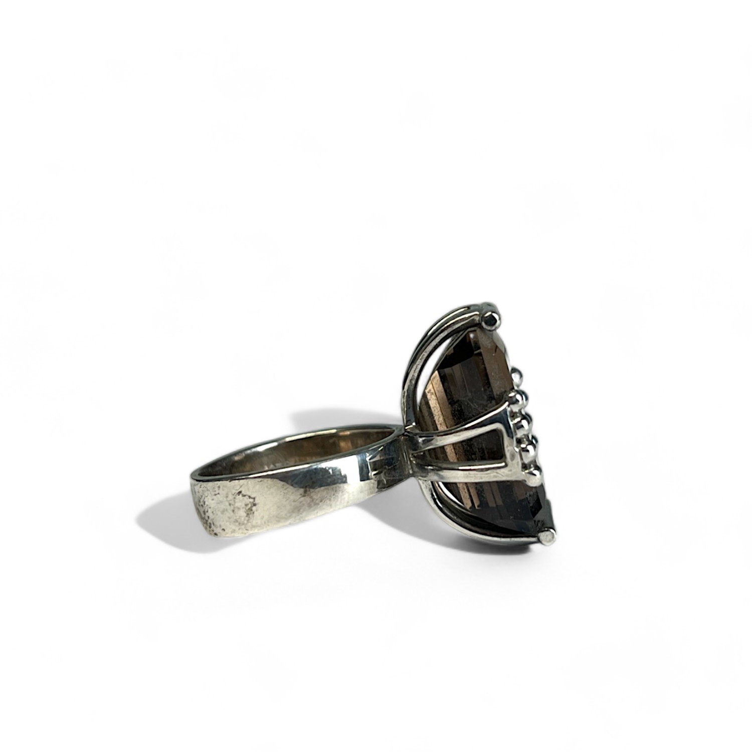 A large sterling silver ladies ring. Set with a very large coloured stone, probably smoky quartz.  S - Image 2 of 2