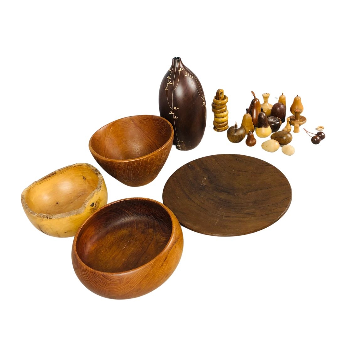 Collection of Wooden Bowls, Treen Etc.  - Image 3 of 3