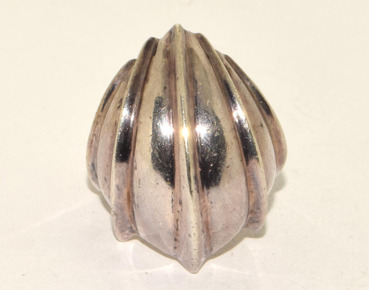 925 silver ladies ring designed as a shell size L 