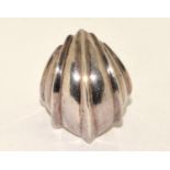 925 silver ladies ring designed as a shell size L 