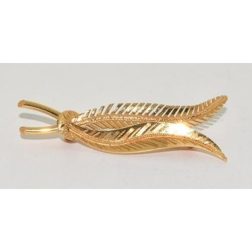18ct gold NZ design leaf brooch 6g 6cm  - Image 2 of 4