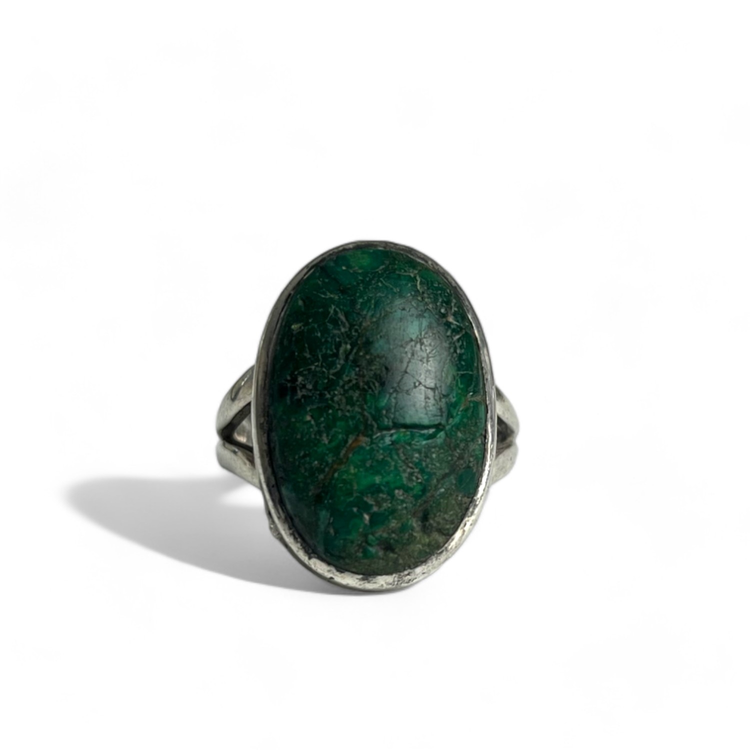 A sterling silver & unpolished cabochon stone ring. Possibly Maw sit sit?  - Image 2 of 3