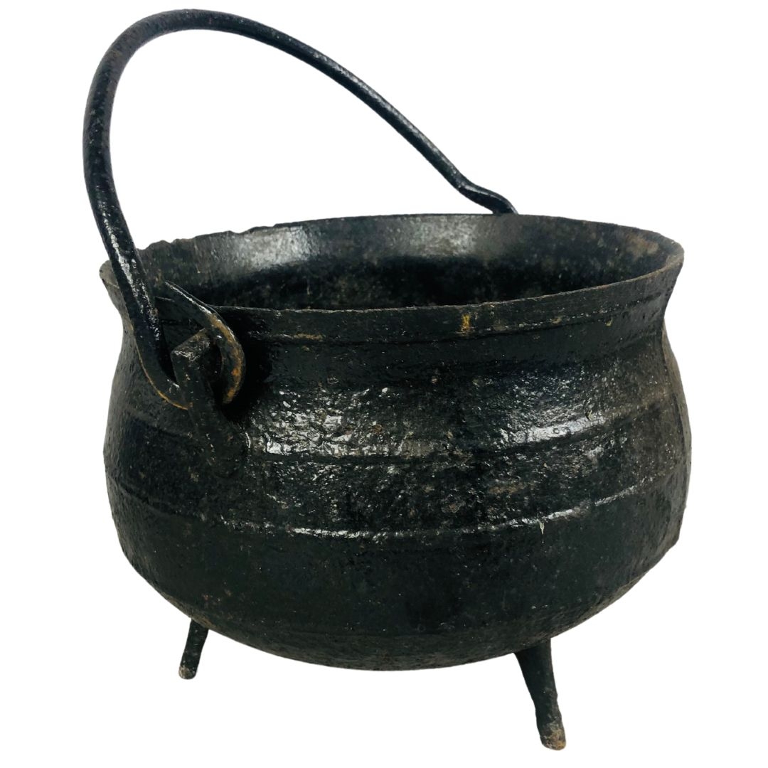 Antique Cast Iron Gypsy cooking pot having tripod feet 24cm diameter 19cms tall  - Bild 3 aus 4