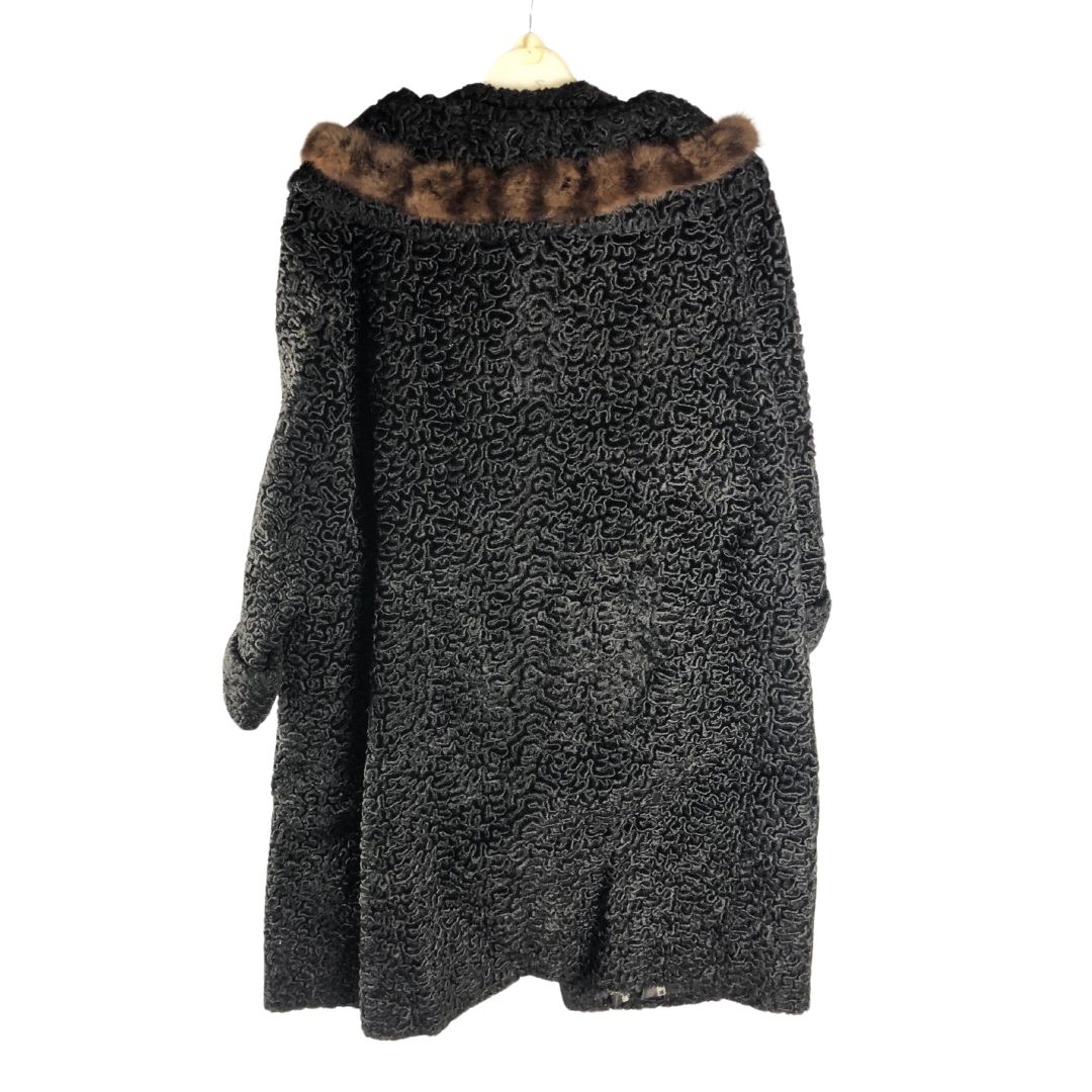 Ladies French Astra Furs Coat  - Image 2 of 2