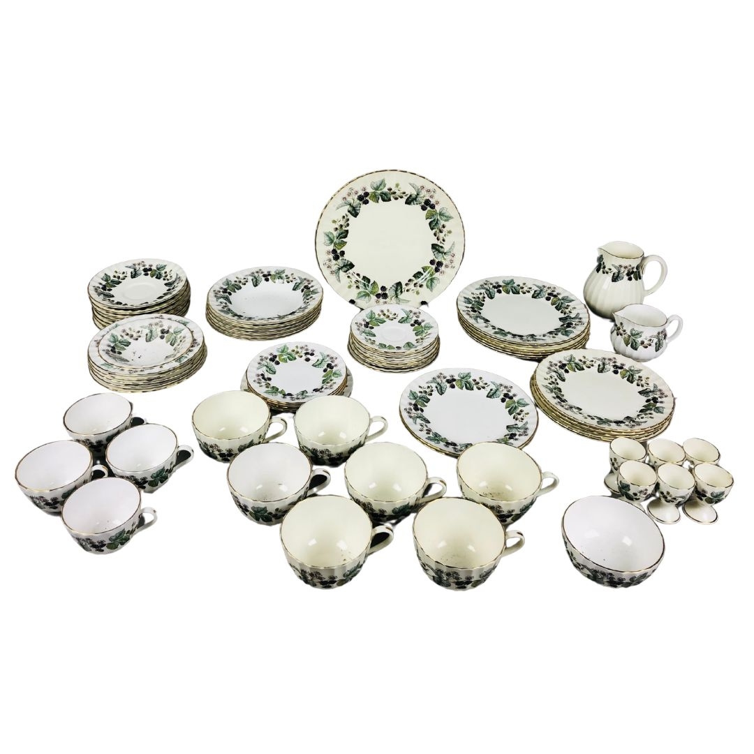 Dinner Service Set Royal Worcester. Lavinia Pattern. 