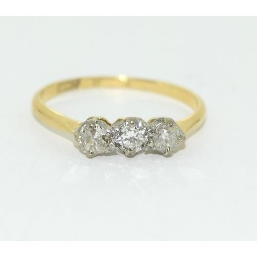 18ct gold and Platinum ladies 3 stone Diamond trilogy ring approx 0.25ct size M  - Image 4 of 4