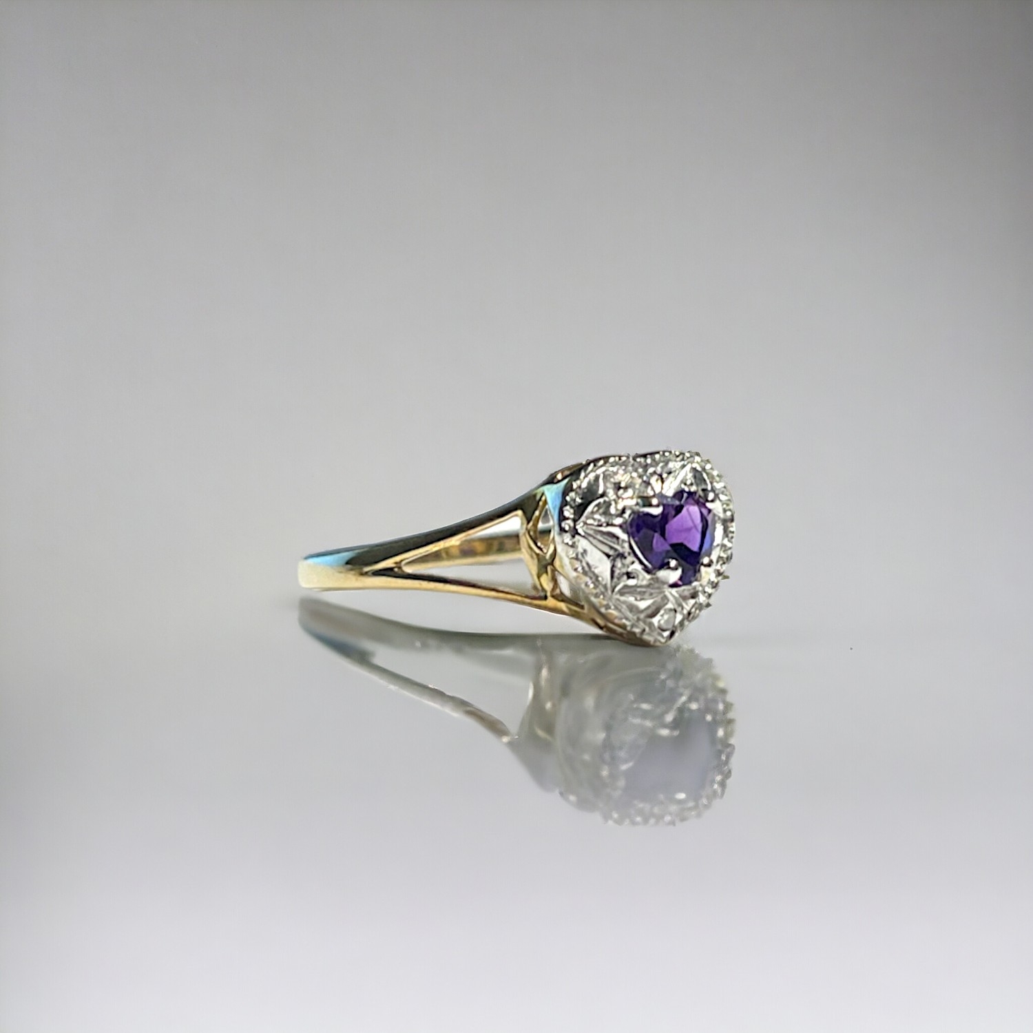 A 9ct Gold & Amethyst 'heart' shape ring. Set with one small accent Diamond. Size M  - Image 2 of 3