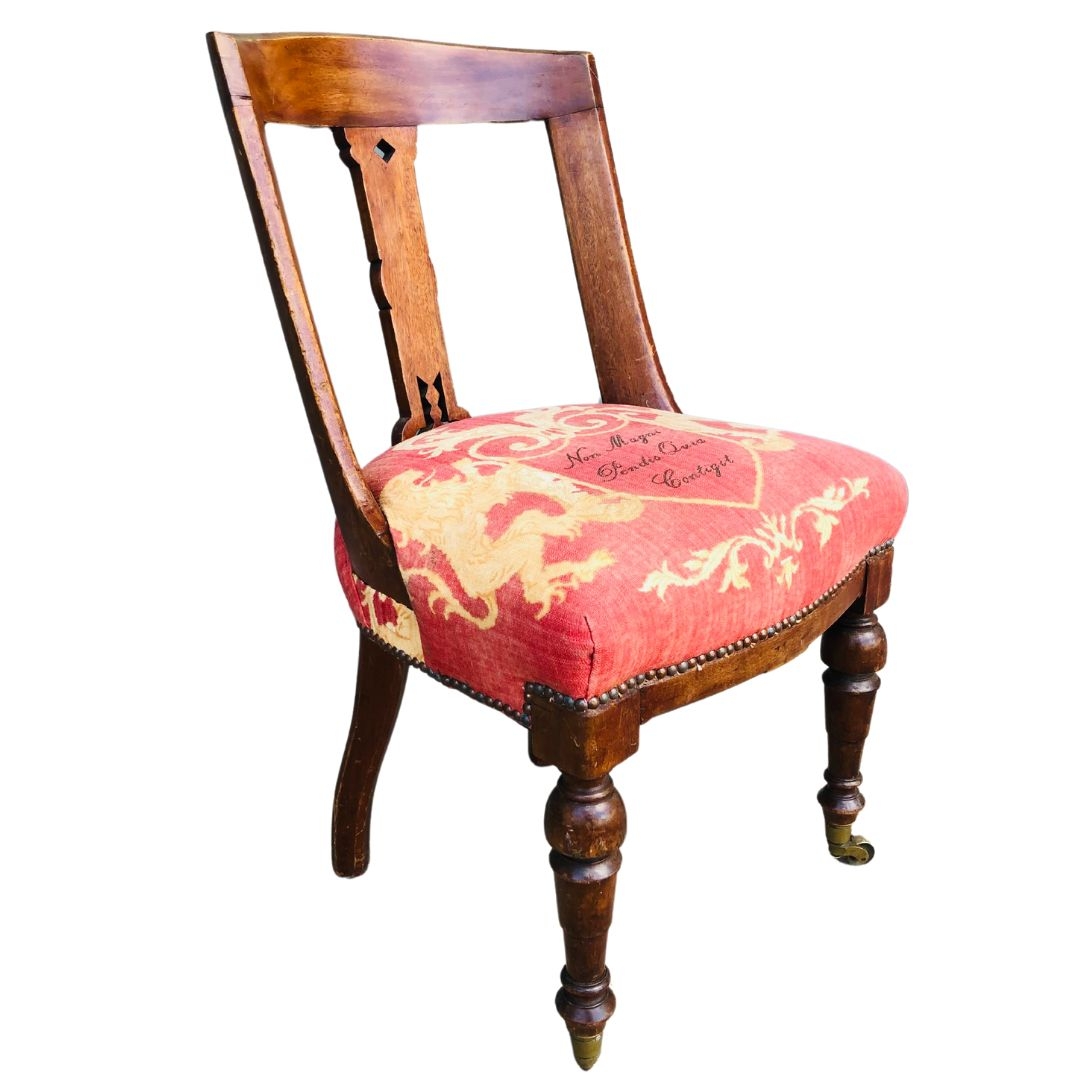 Three Early 20th Century Spoon Back Dining Chairs of Mahogany Construction. Featuring Pierced Centre - Image 2 of 4
