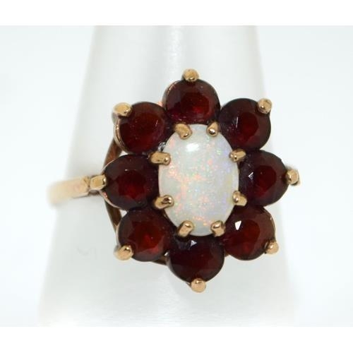 9ct gold ladies Opal and Garnet cluster ring size N  - Image 5 of 5