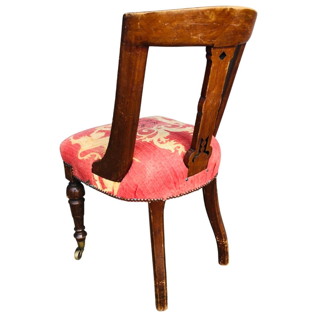 Three Early 20th Century Spoon Back Dining Chairs of Mahogany Construction. Featuring Pierced Centre - Image 4 of 4