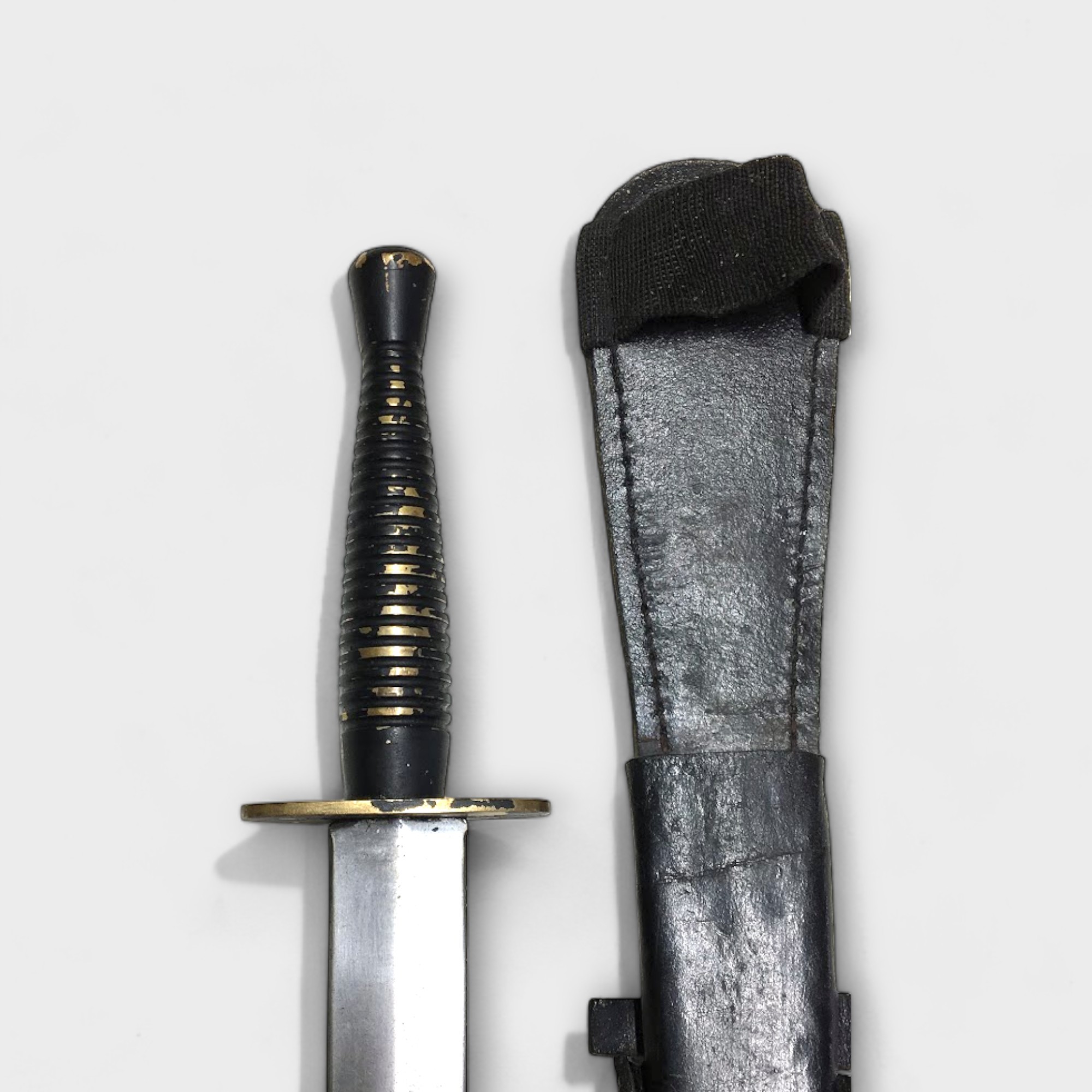 Fairbarn and Sykes 3rd Pattern Fighting Knife/Dagger with Sheath.  - Image 2 of 2