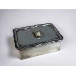 Vintage 1930's Saborns Mexico Sterling Silver Box. Mounted with a carved Alabaster 'Aztec' mask.
Mar
