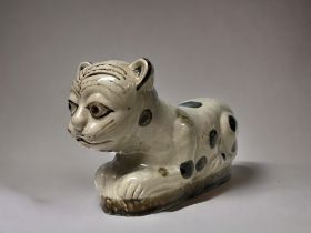A Chinese porcelain 'Cat' pillow. Qing dynasty. Decorated in Cizhou style. glazed and painted.