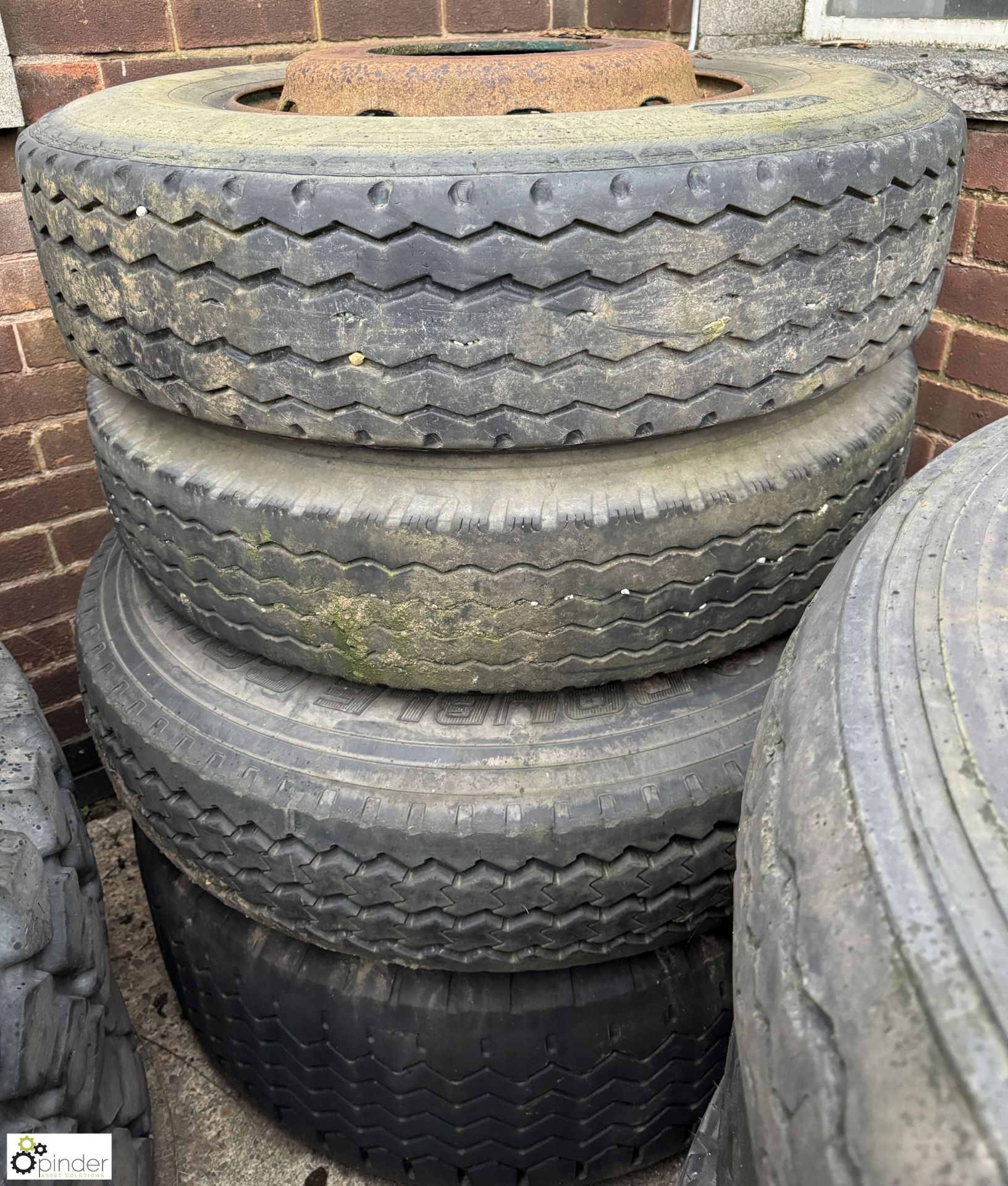 16 various Commercial Vehicle Tyres - Bild 9 aus 10