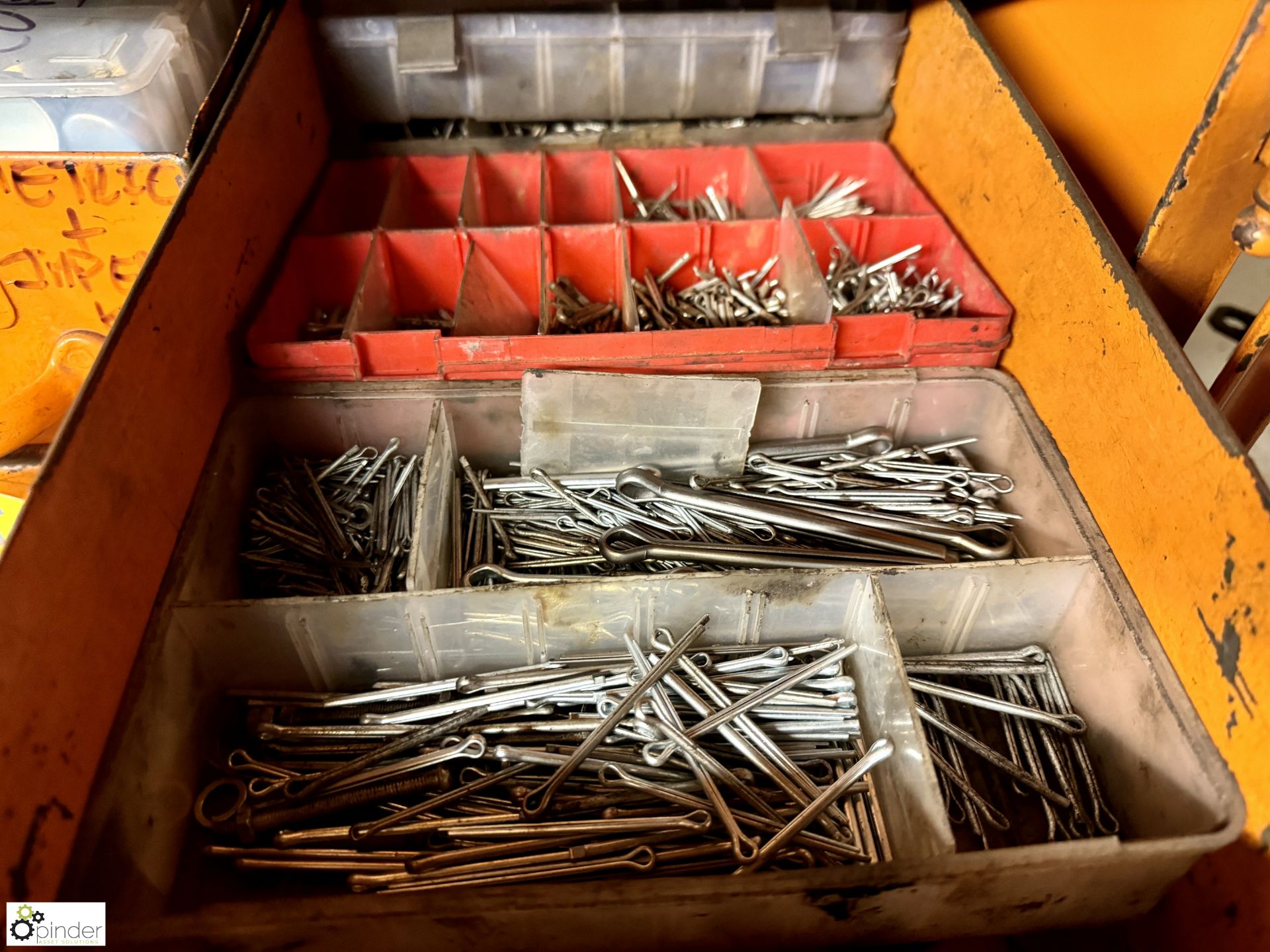 Quantity various Fixings including tapping screws, split pins, pipe connectors, etc, to and - Bild 5 aus 14