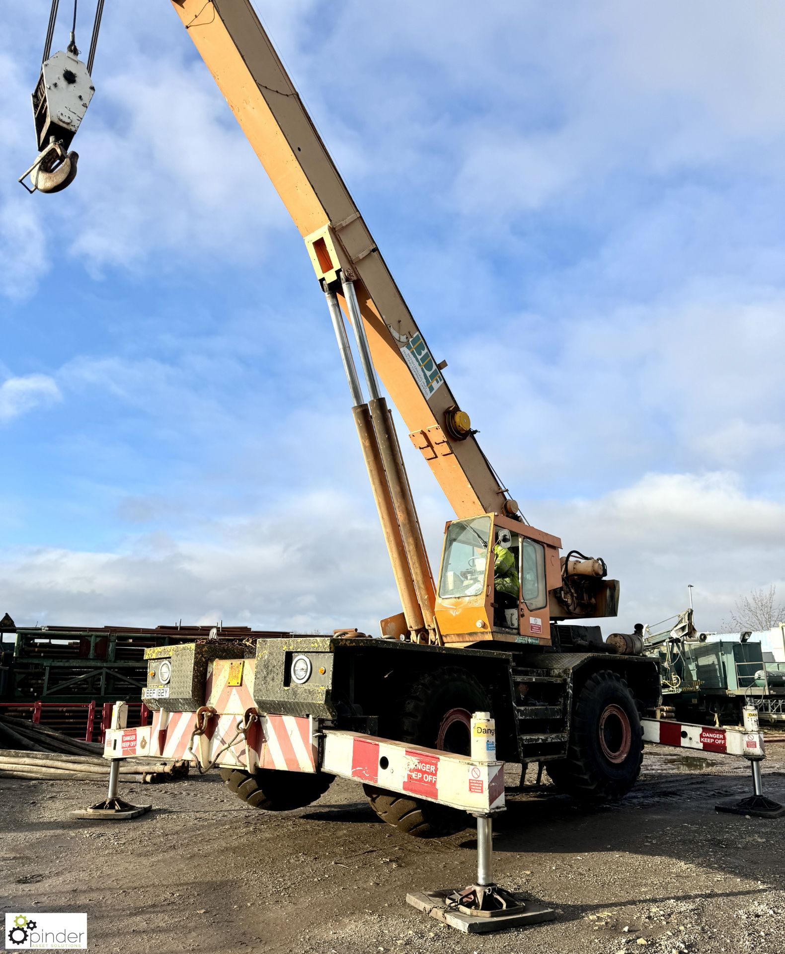 Coles Husky 45/50 TSC rough terrain mobile Crane, overall travelling height 12ft11in, registration - Image 37 of 40