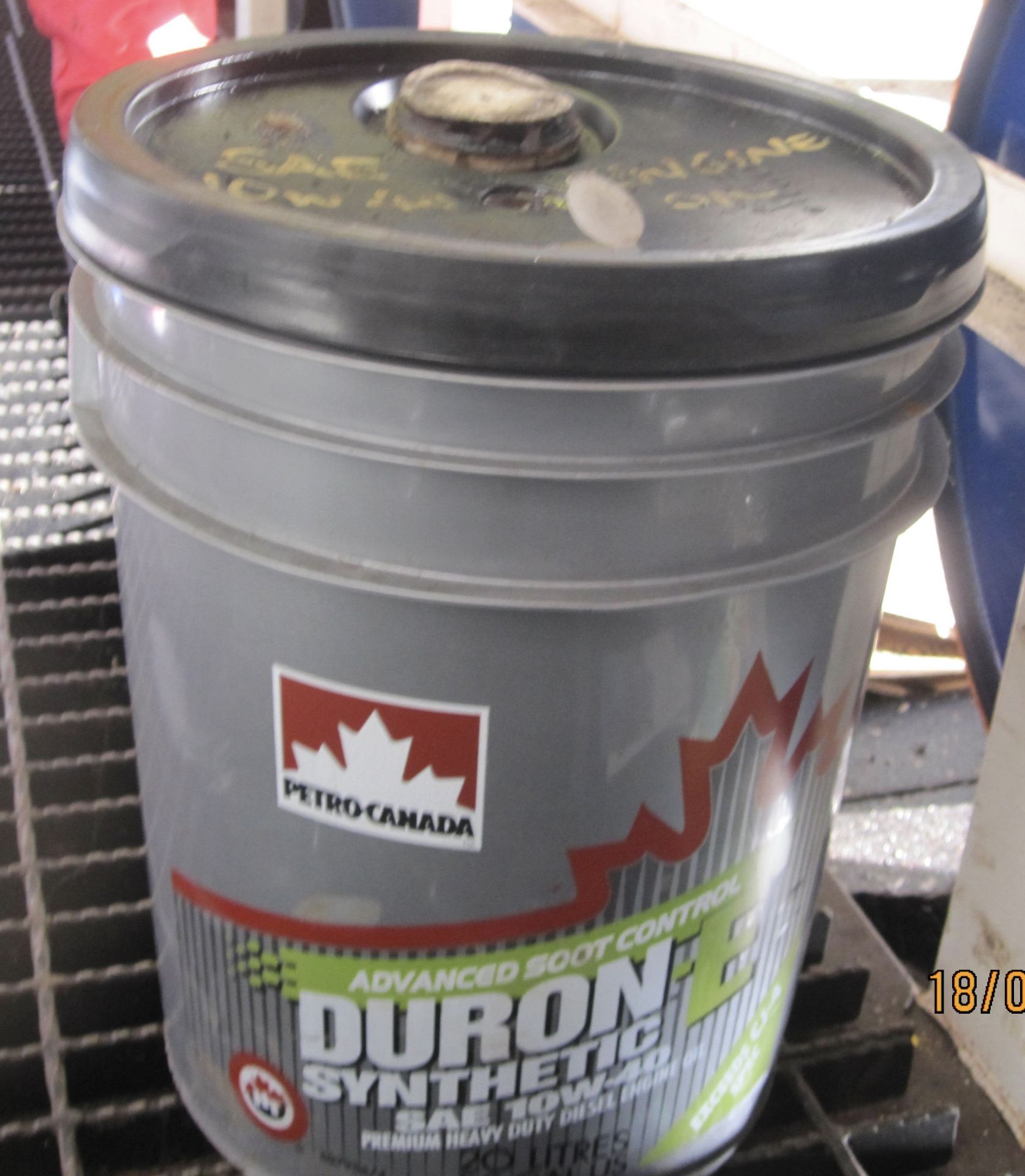20/25litre drum Petro-Canada Duron-E 10W-40 Synthe - Bild 2 aus 2