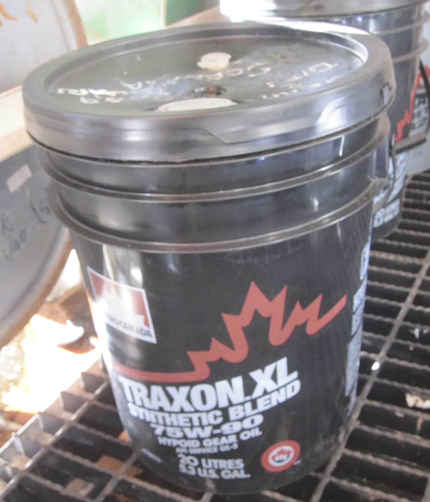 20/25litre drum Petro-Canada Traxon XL 75W-90 Synt