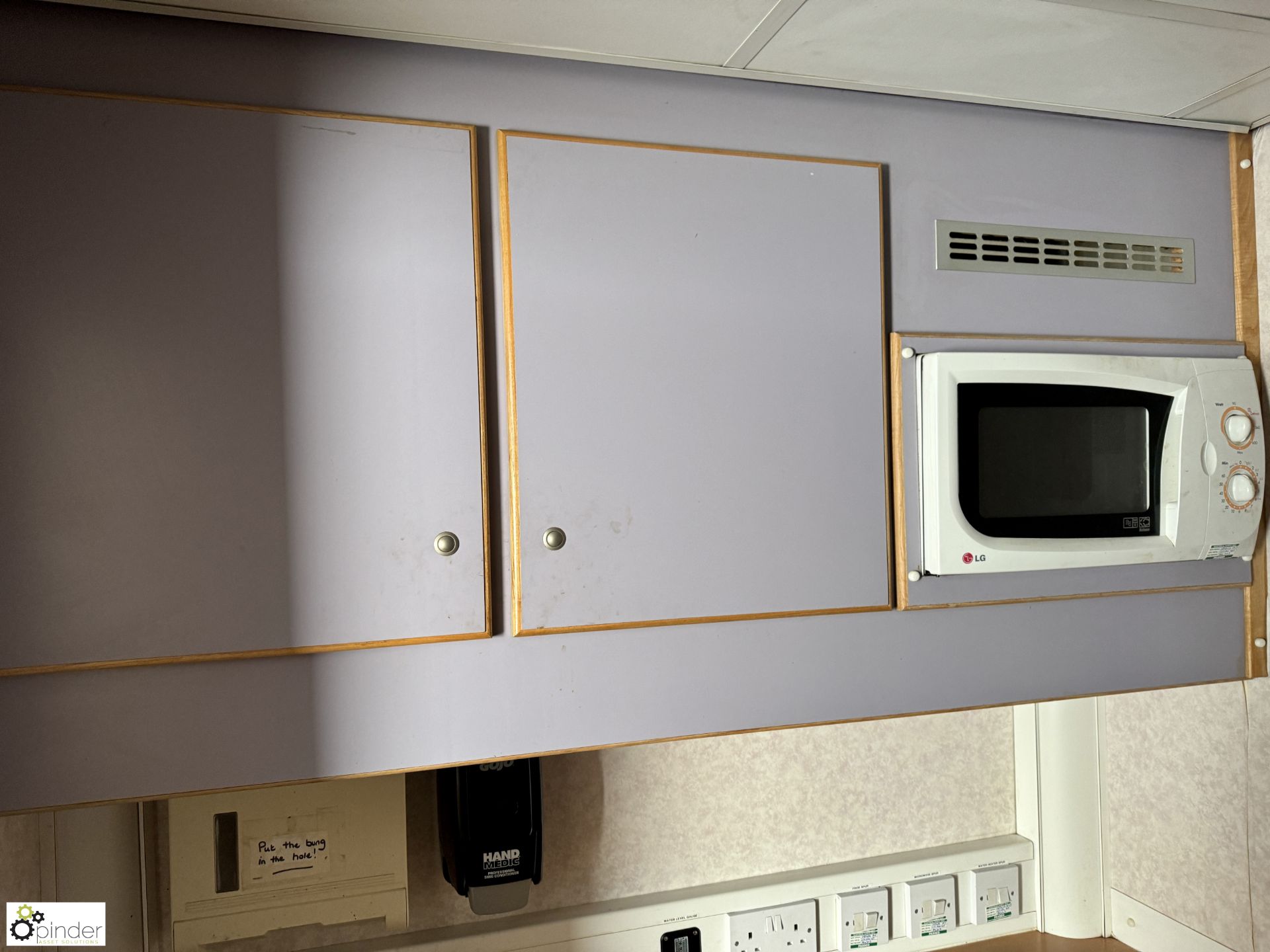 Trailer type Accommodation Unit, comprising office 3000mm x 2450mm, with window door, plug points, - Bild 30 aus 33