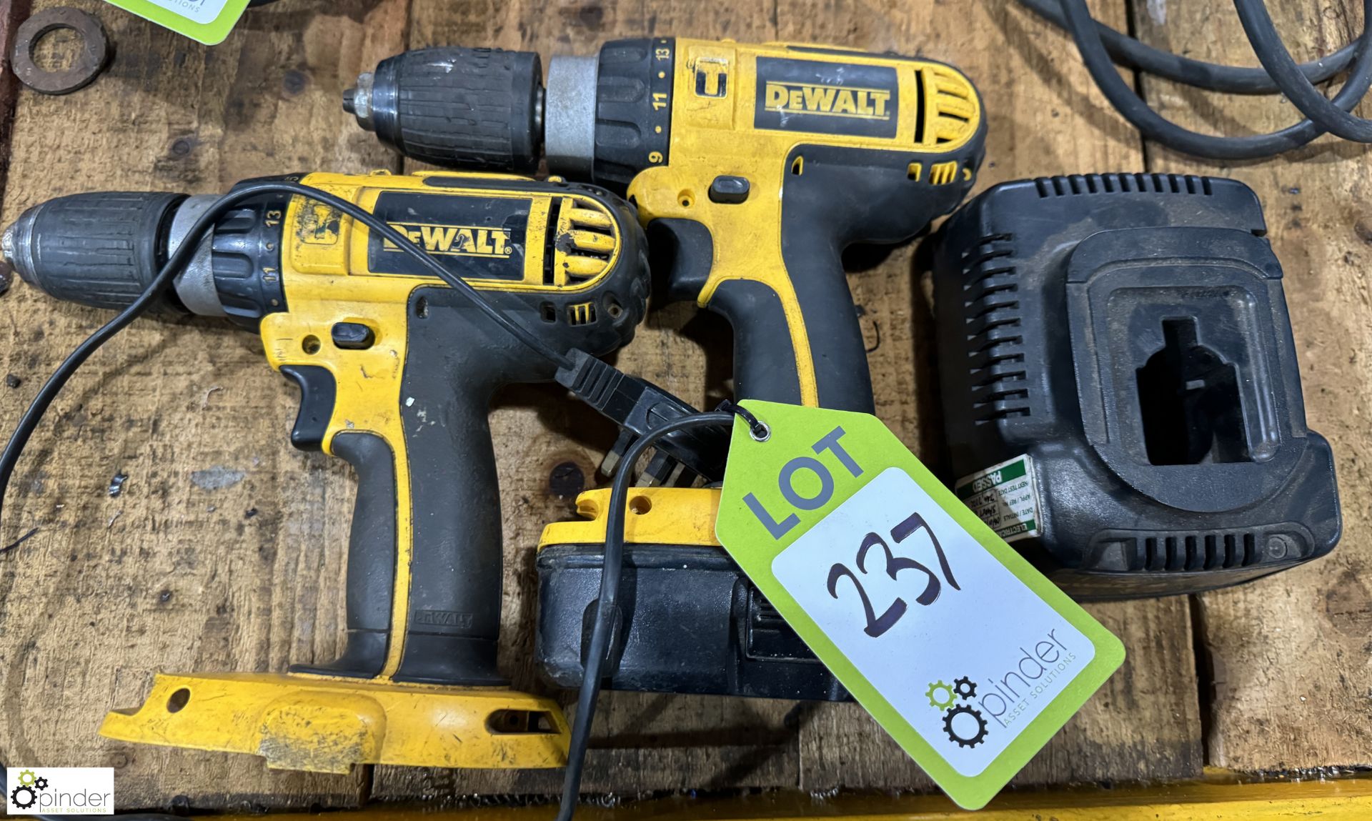 2 Dewalt Rechargeable Drills, with battery charger (one battery only)