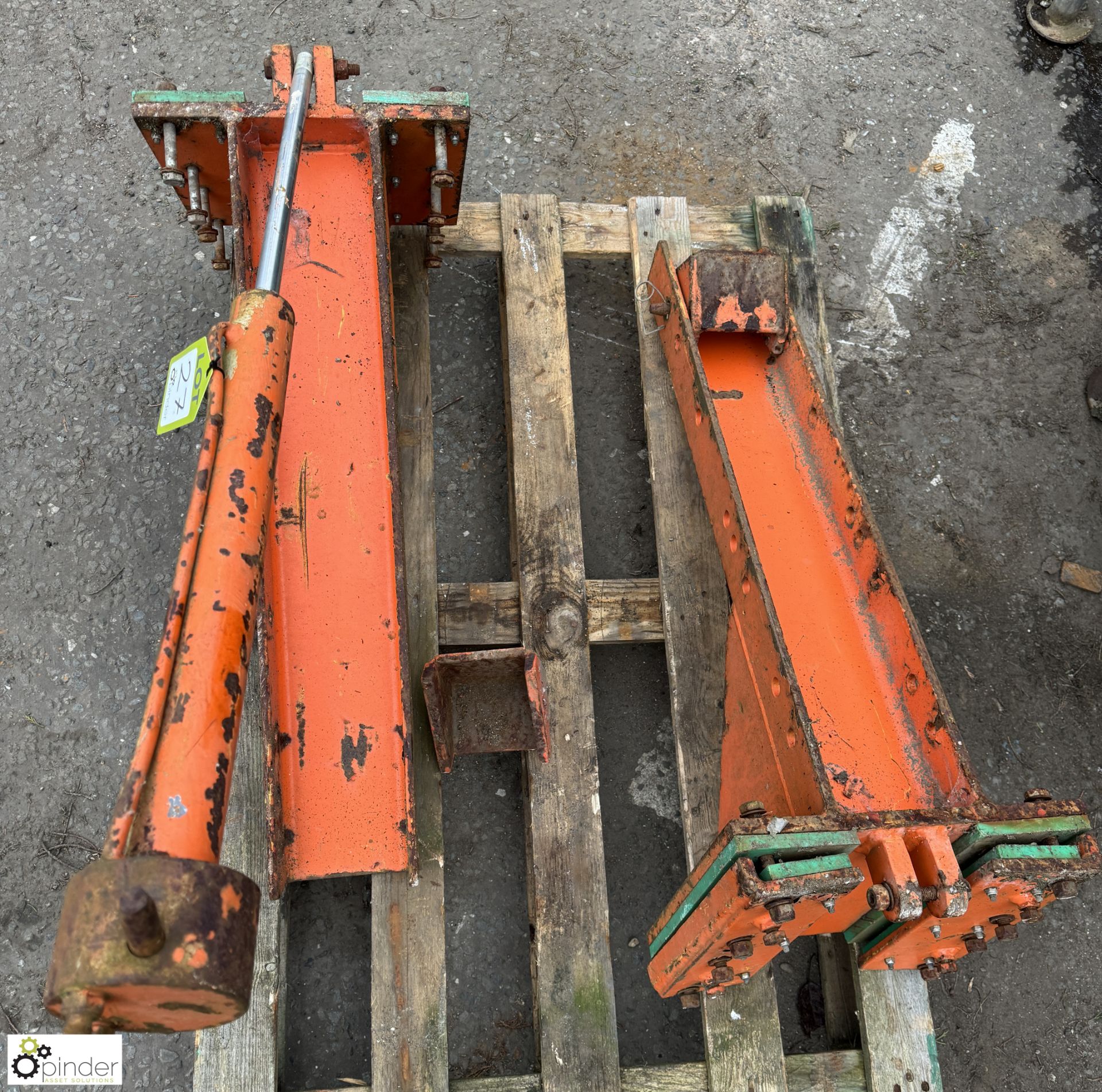 2 spare Pipe Beams, for lots 24, 25, and 26, one missing ram - Image 3 of 4