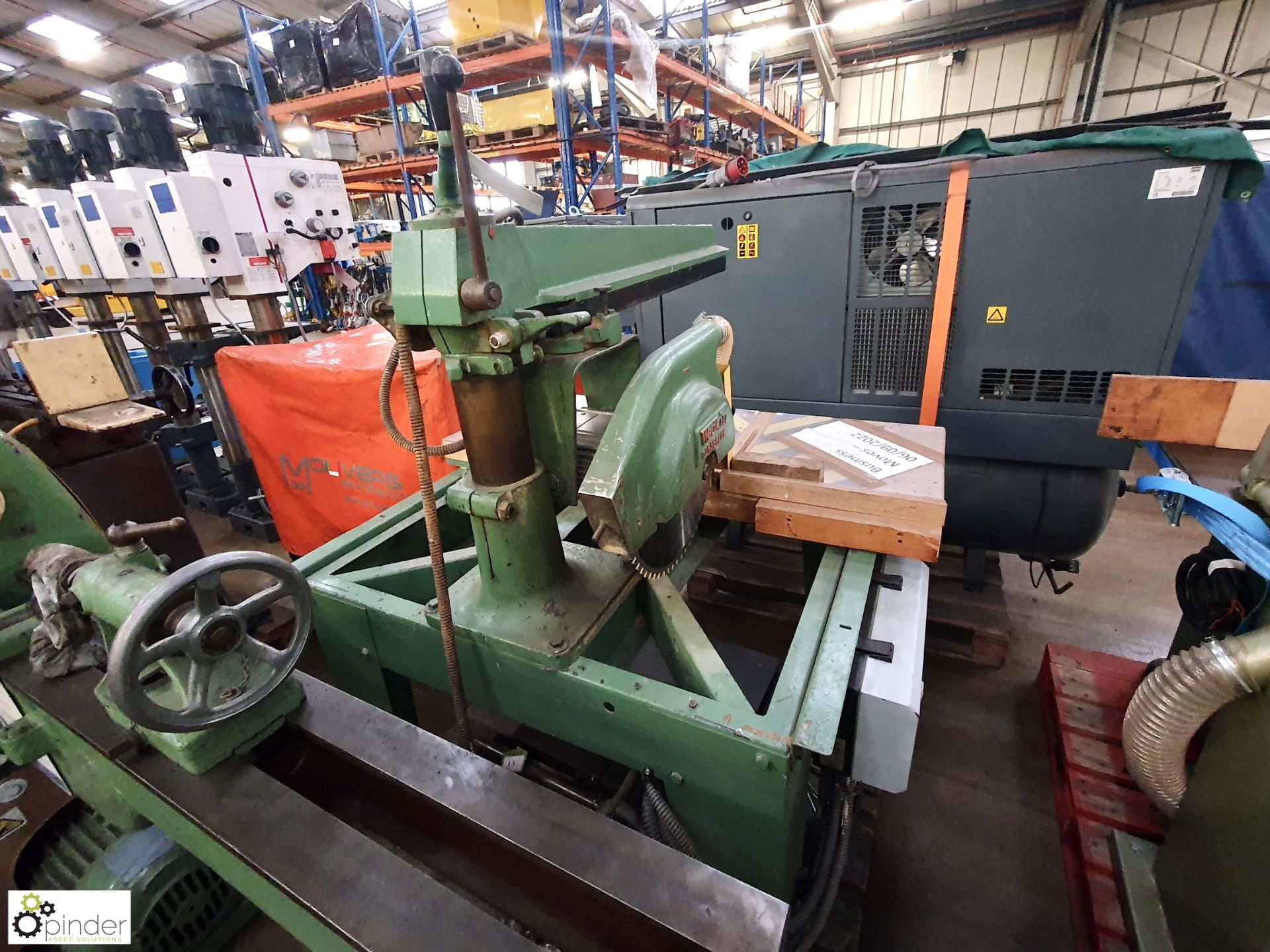 Wadkin Bursgreen 400 BRA radial arm Cross Cut Saw, serial number 84420, 400mm capacity, head pivots, - Bild 8 aus 9