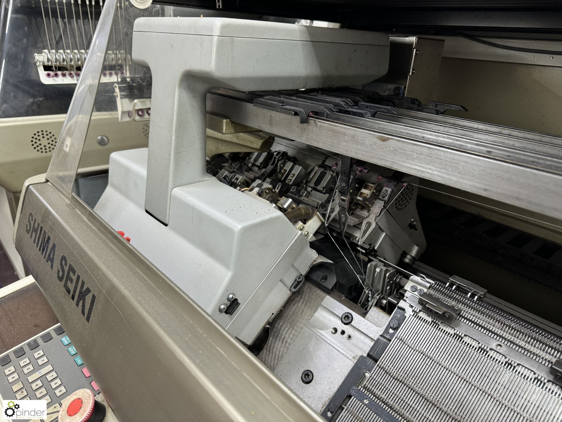 Shima Seiki SES122RT flat bed Knitting Machine, 10 gauge, serial number 2745, with Shimatronic - Image 6 of 10