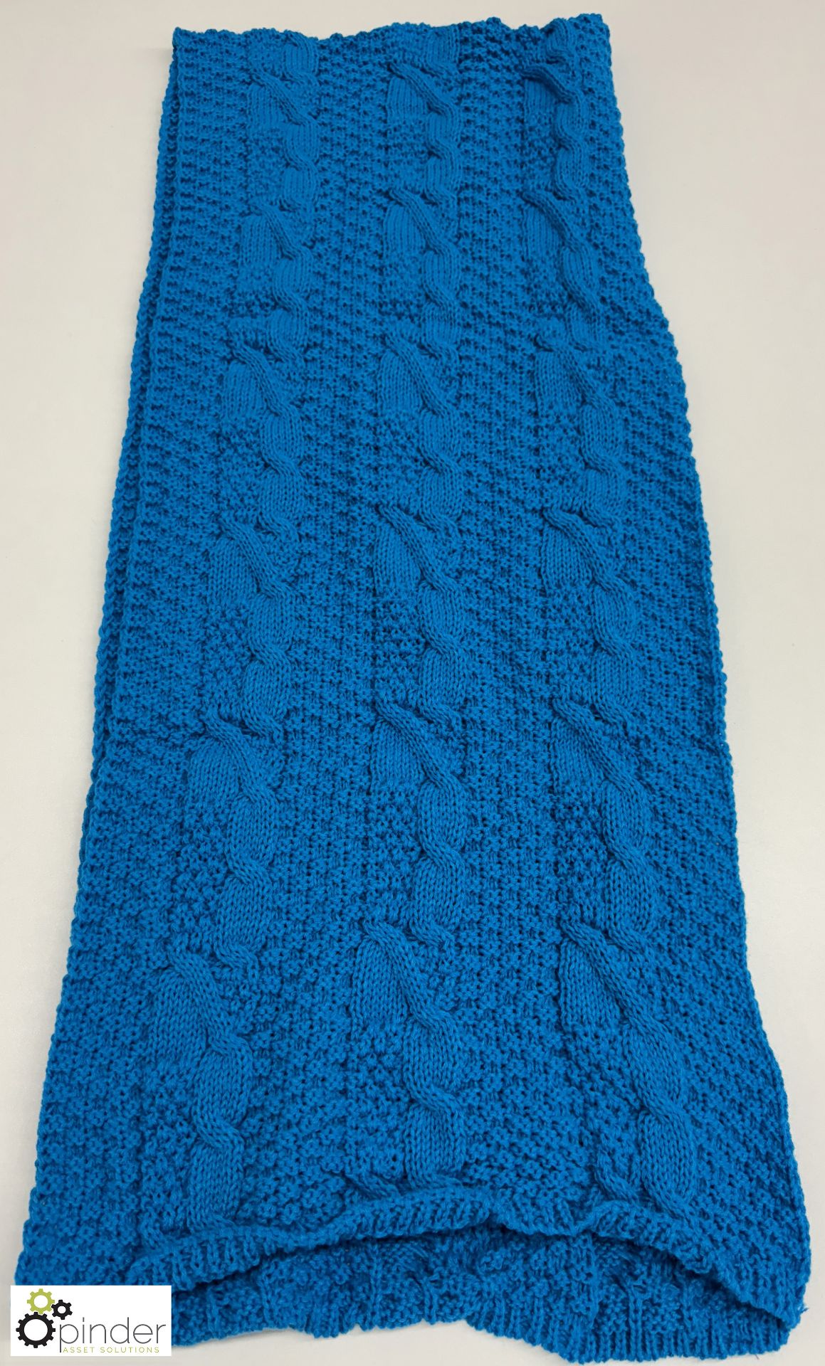Approx. 100 ladies’ acrylic plain colour chunky Scarves - Image 4 of 7