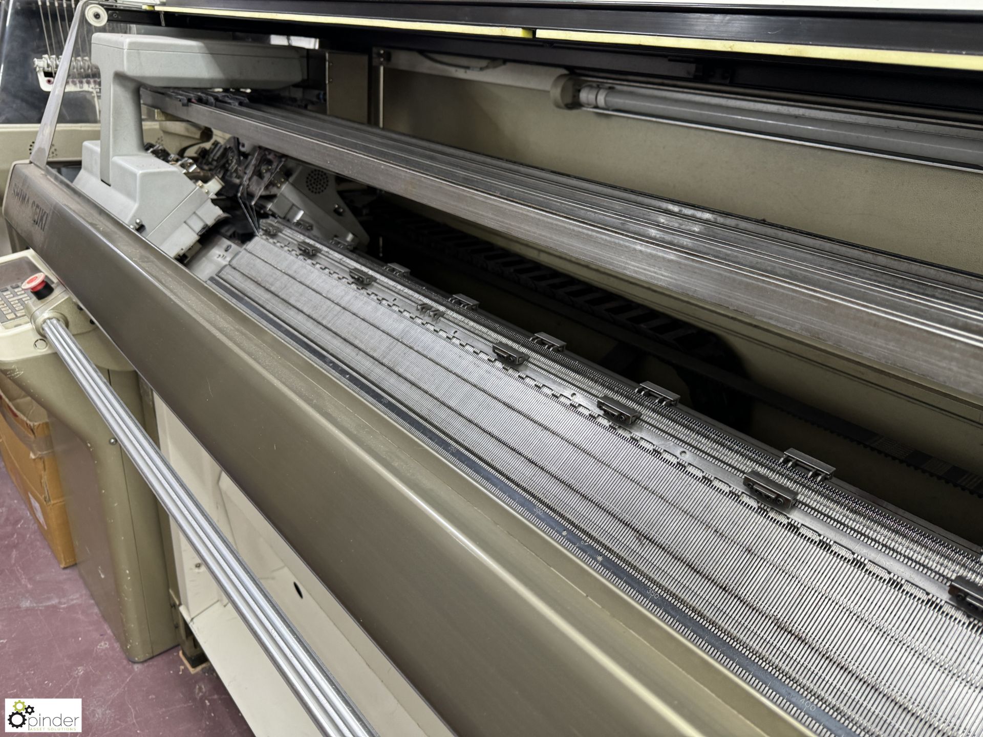 Shima Seiki SES122RT flat bed Knitting Machine, 10 gauge, serial number 2745, with Shimatronic - Image 5 of 10