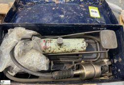 Hydraulic Crimper, with pump and case (LOCATION: Carlisle – collection Tuesday 19 March and