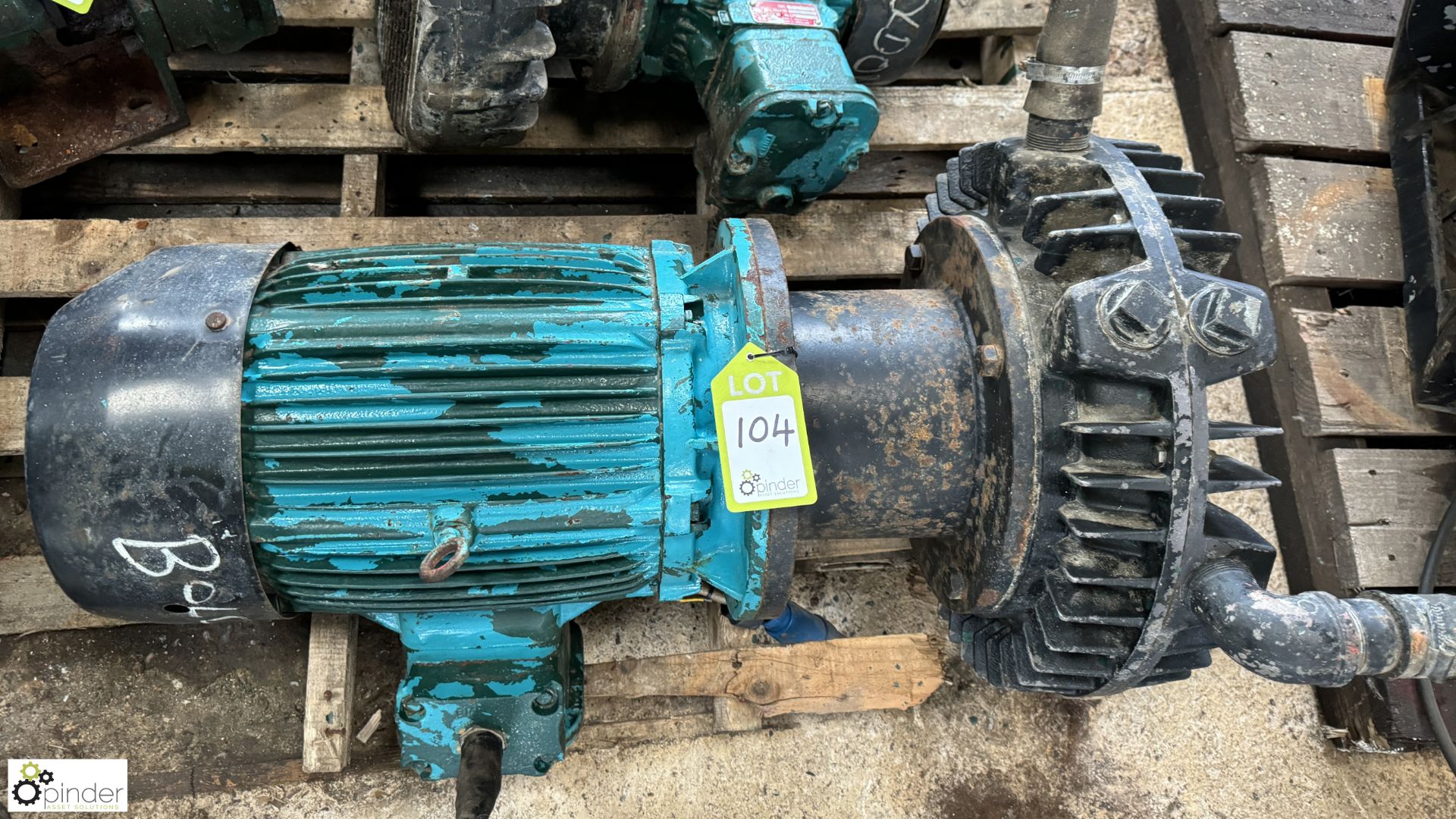 Pump with electric motor (LOCATION: Nottingham – collection Monday 18 March and Tuesday 19 March - Bild 3 aus 4
