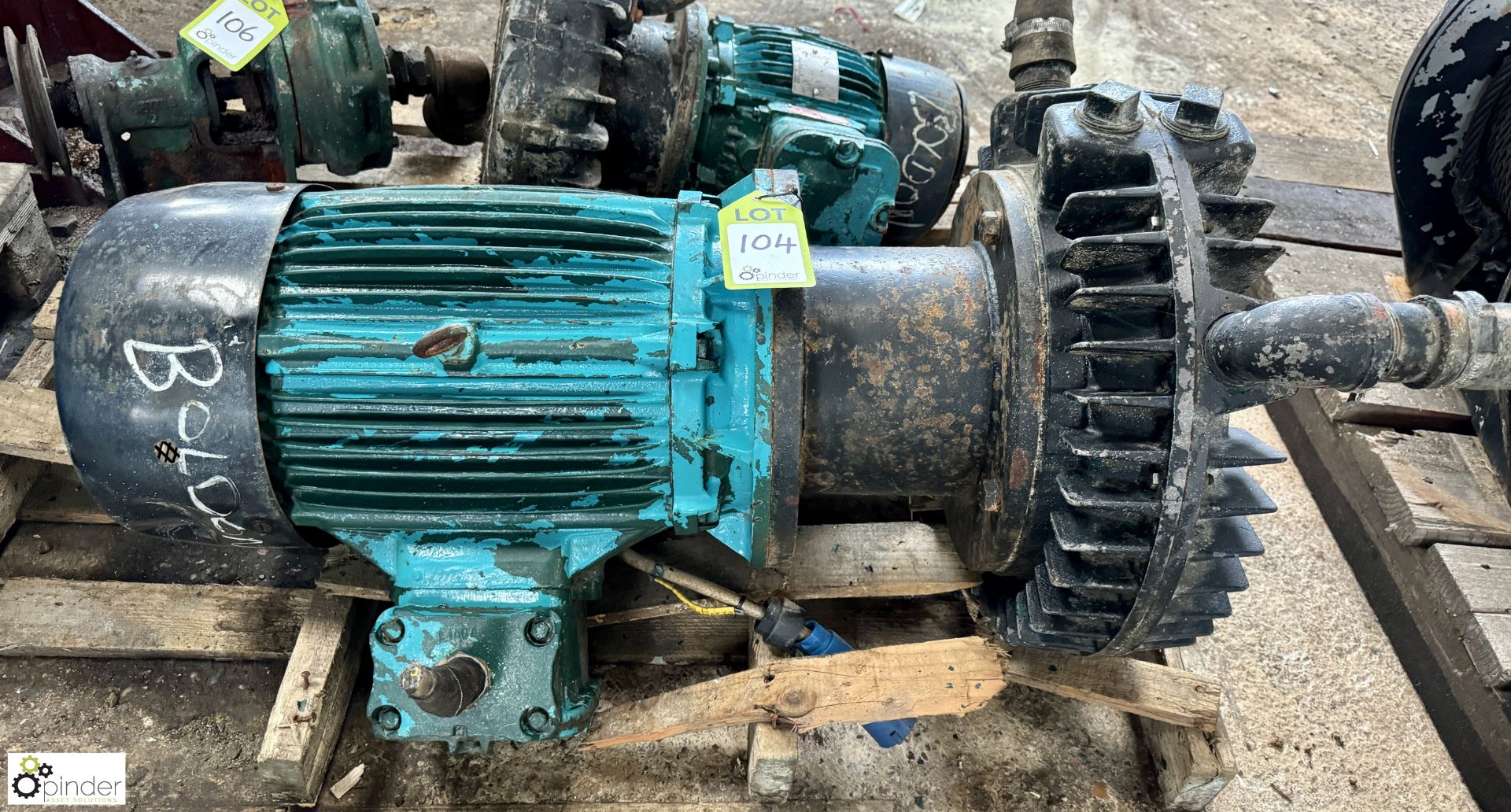 Pump with electric motor (LOCATION: Nottingham – collection Monday 18 March and Tuesday 19 March