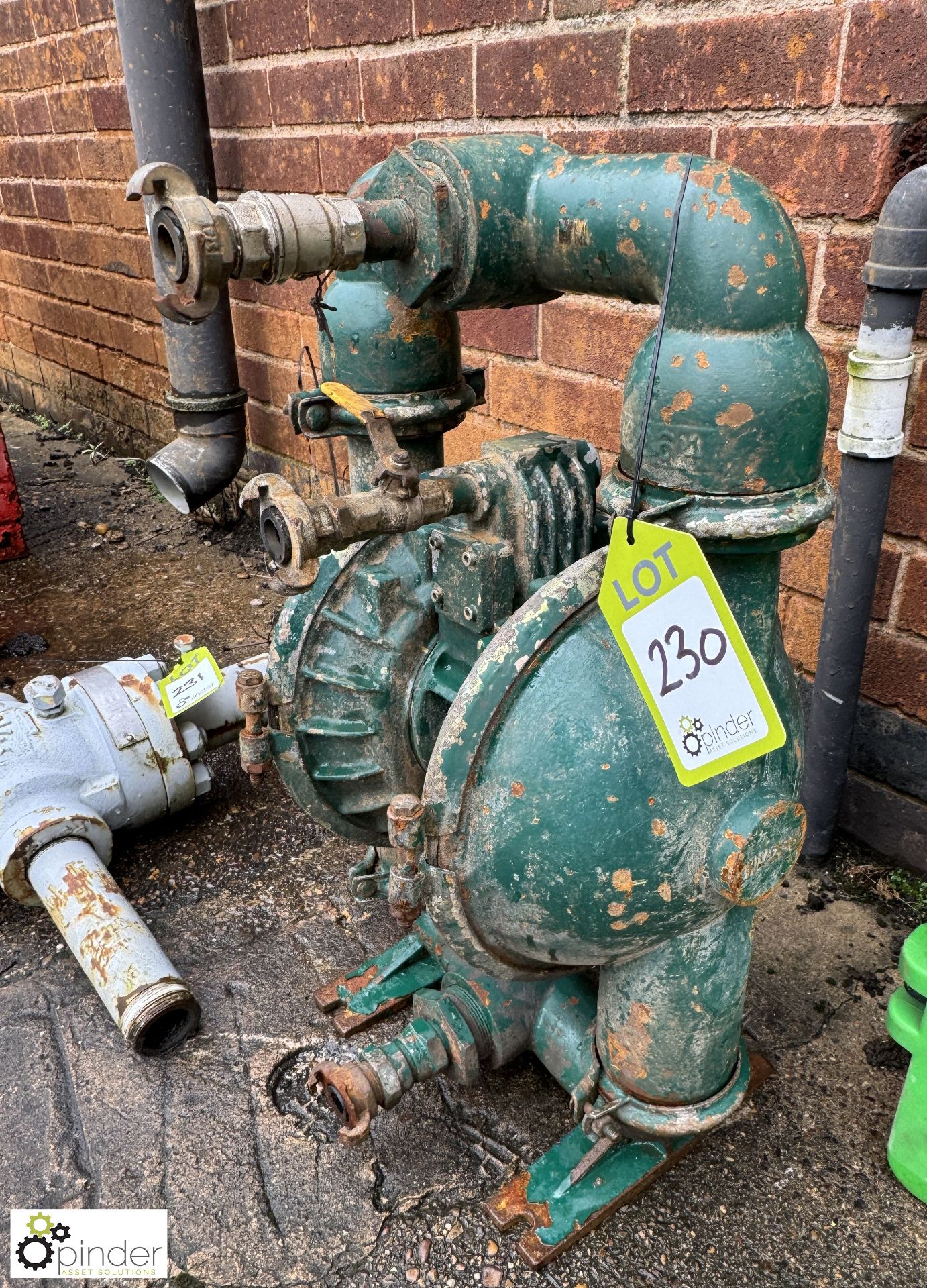 Versa-Matic Diaphragm Pump (LOCATION: Nottingham – collection Monday 18 March and Tuesday 19 March - Image 2 of 5