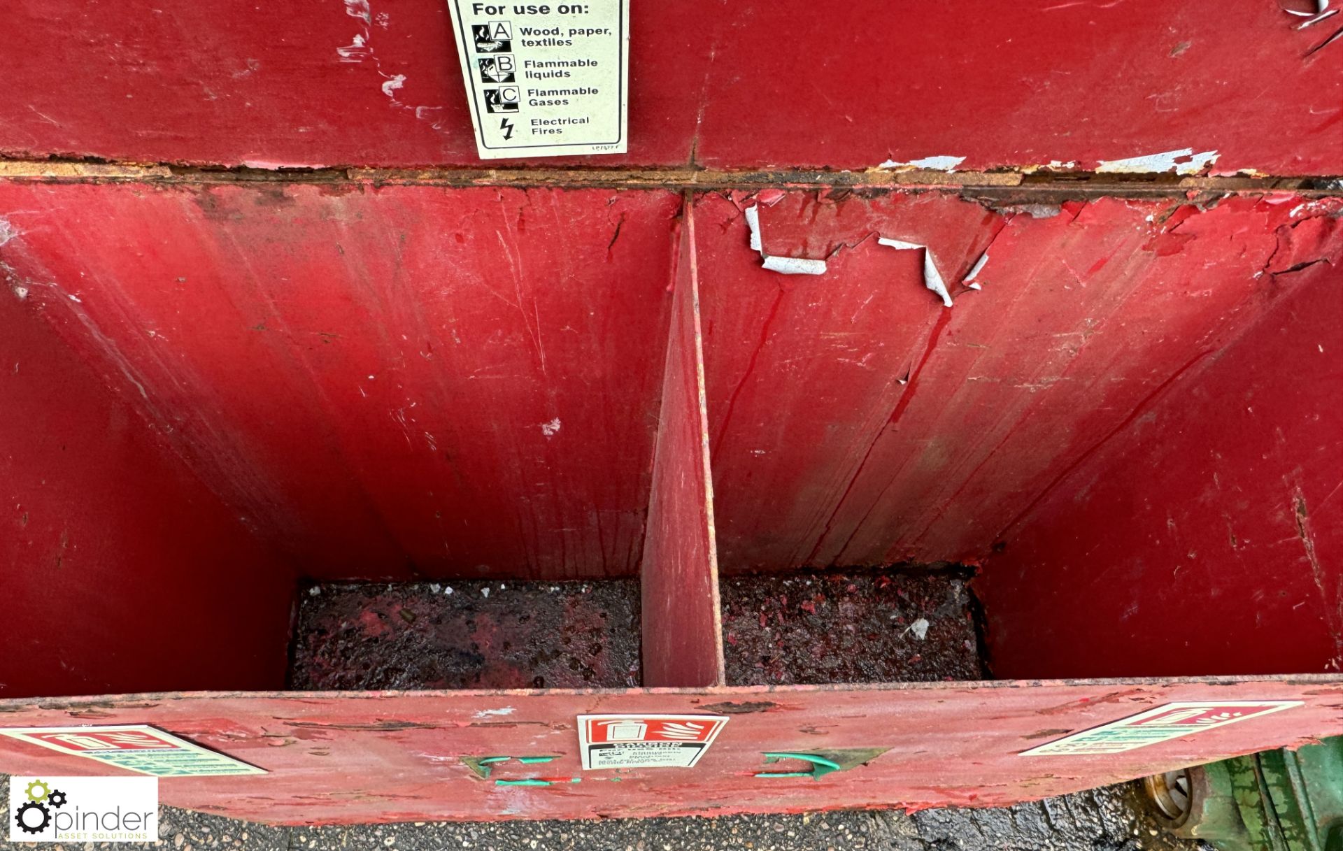 Steel Fire Extinguisher Cabinet (LOCATION: Nottingham – collection Monday 18 March and Tuesday 19 - Image 2 of 3