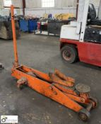 Long arm Trolley Jack (LOCATION: Nottingham – collection Monday 18 March and Tuesday 19 March by