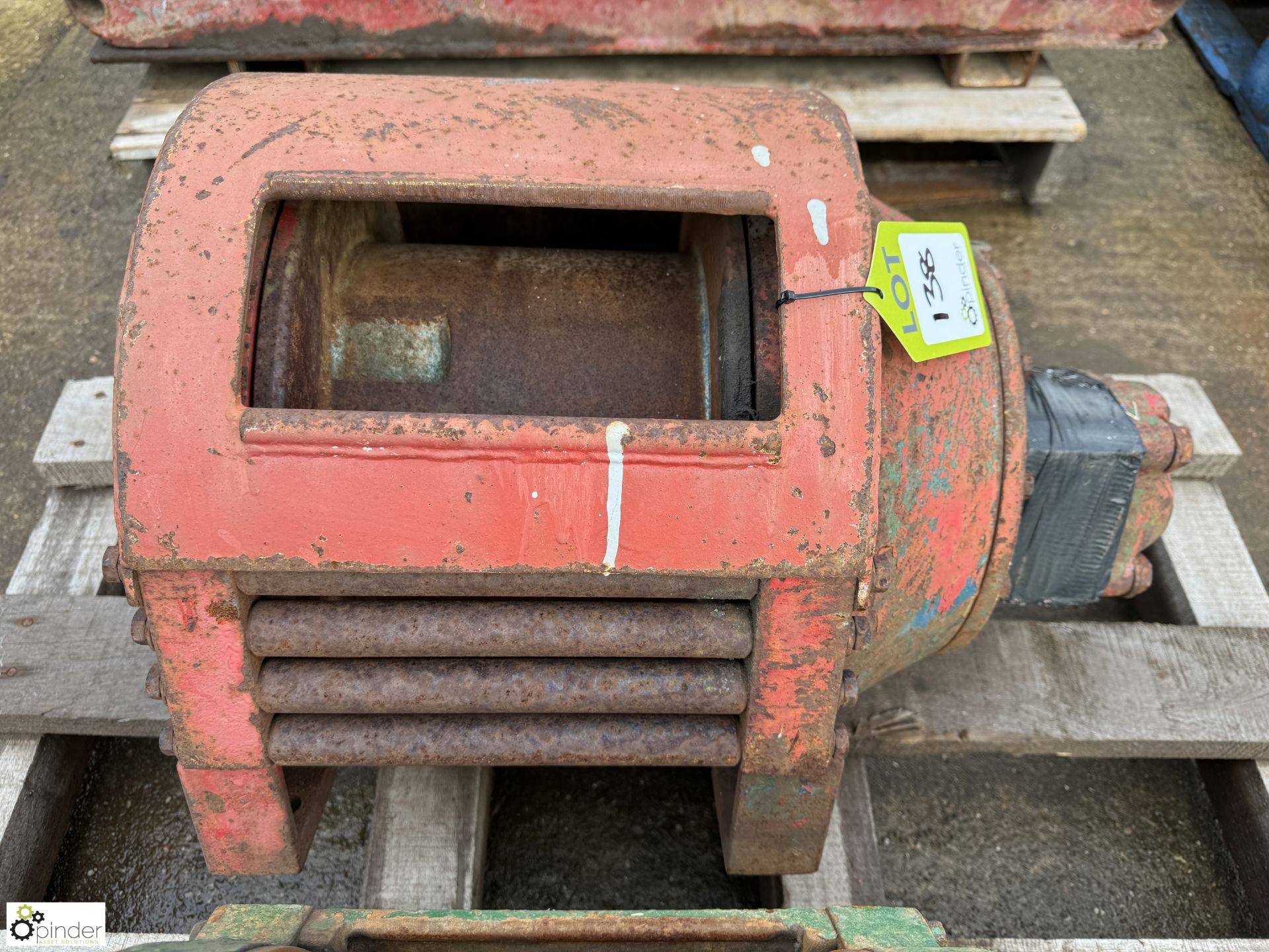 Pull Master Winch, 2tons (LOCATION: Nottingham – collection Monday 18 March and Tuesday 19 March - Image 2 of 4