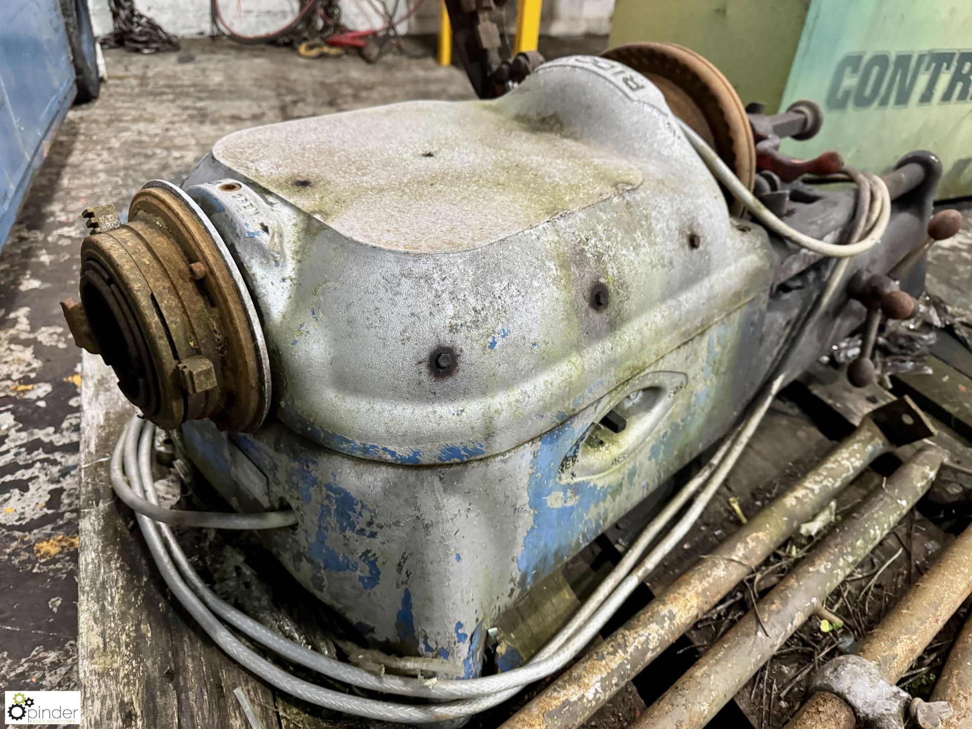 Ridgid 535 powered Pipe Threader, with roller feed stand (LOCATION: Nottingham – collection Monday - Image 3 of 7