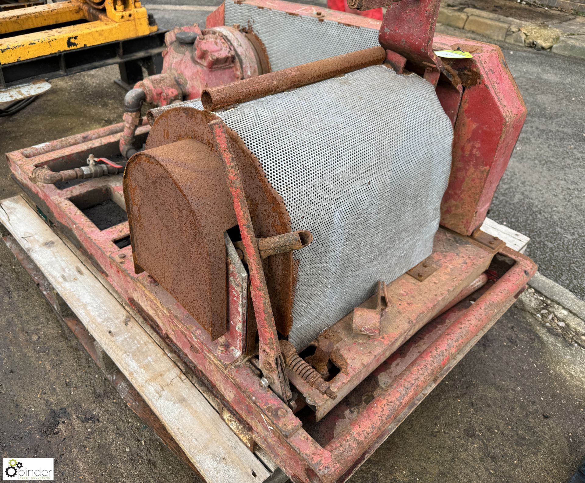 Skid mounted hydraulic Winch (LOCATION: Nottingham – collection Monday 18 March and Tuesday 19 March - Image 2 of 6