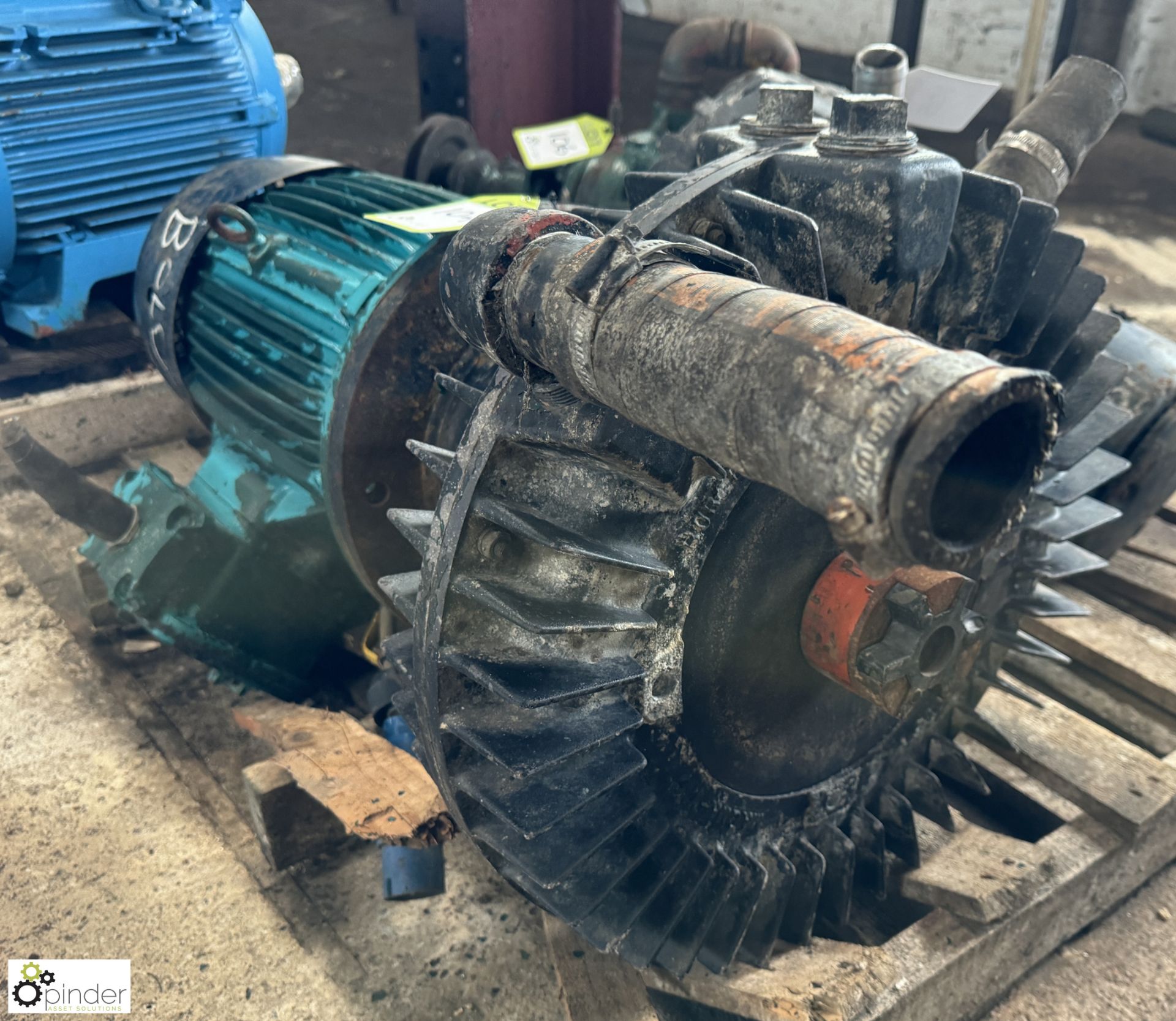 Pump with electric motor (LOCATION: Nottingham – collection Monday 18 March and Tuesday 19 March - Bild 2 aus 4