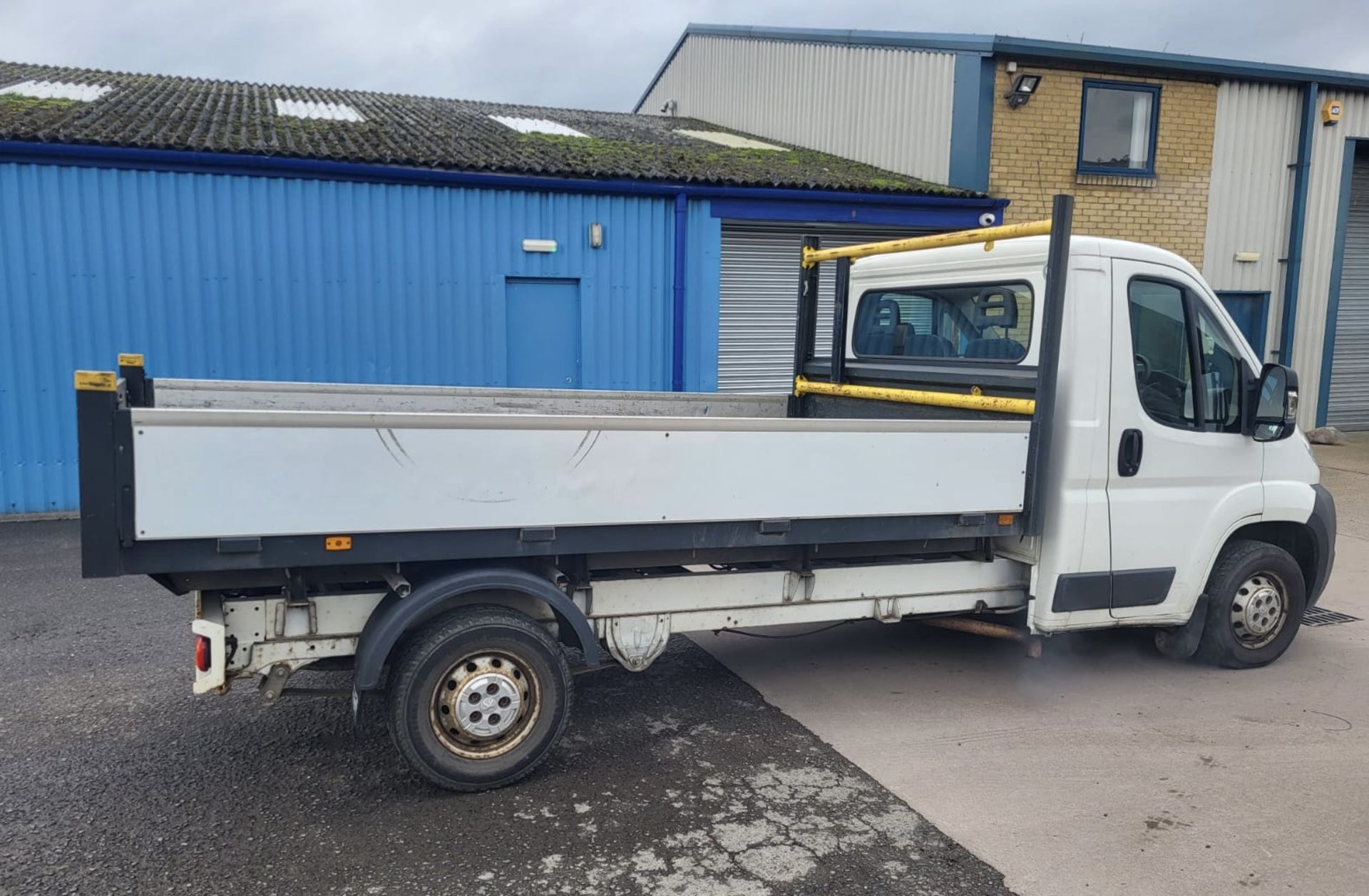 Peugeot Boxer 335 L3 HDI Dropside, Registration: FG63 YPN, Date of Registration: 21 November 2013, - Bild 2 aus 9