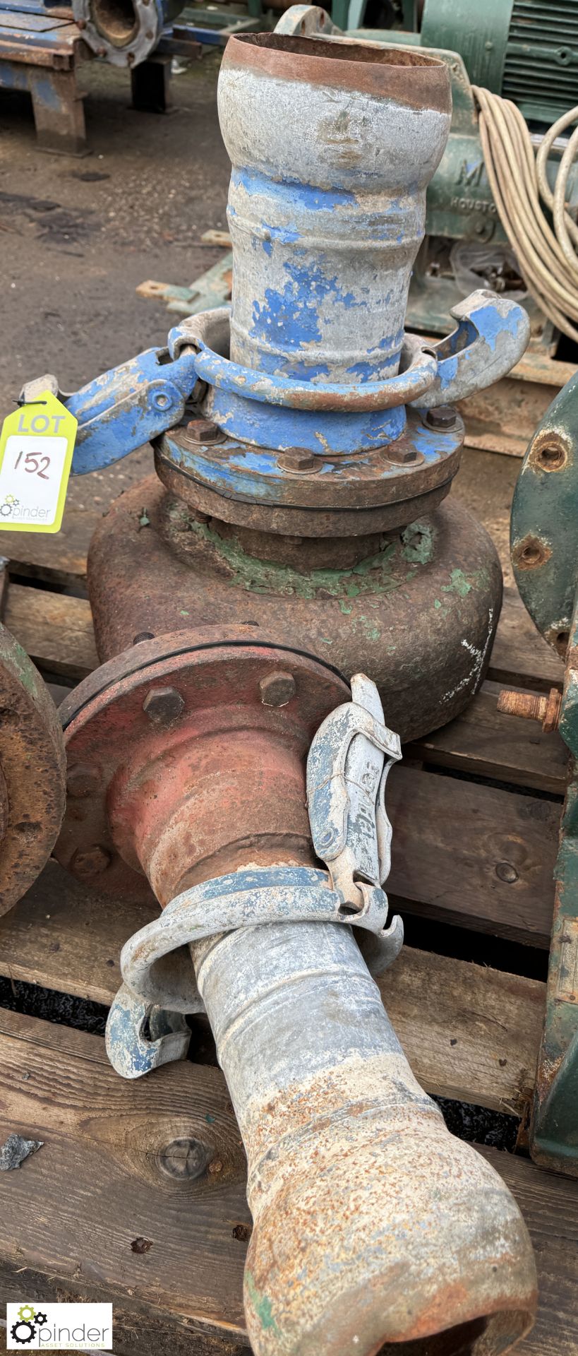 Pump with pipe connectors (LOCATION: Nottingham – collection Monday 18 March and Tuesday 19 March by - Bild 2 aus 4