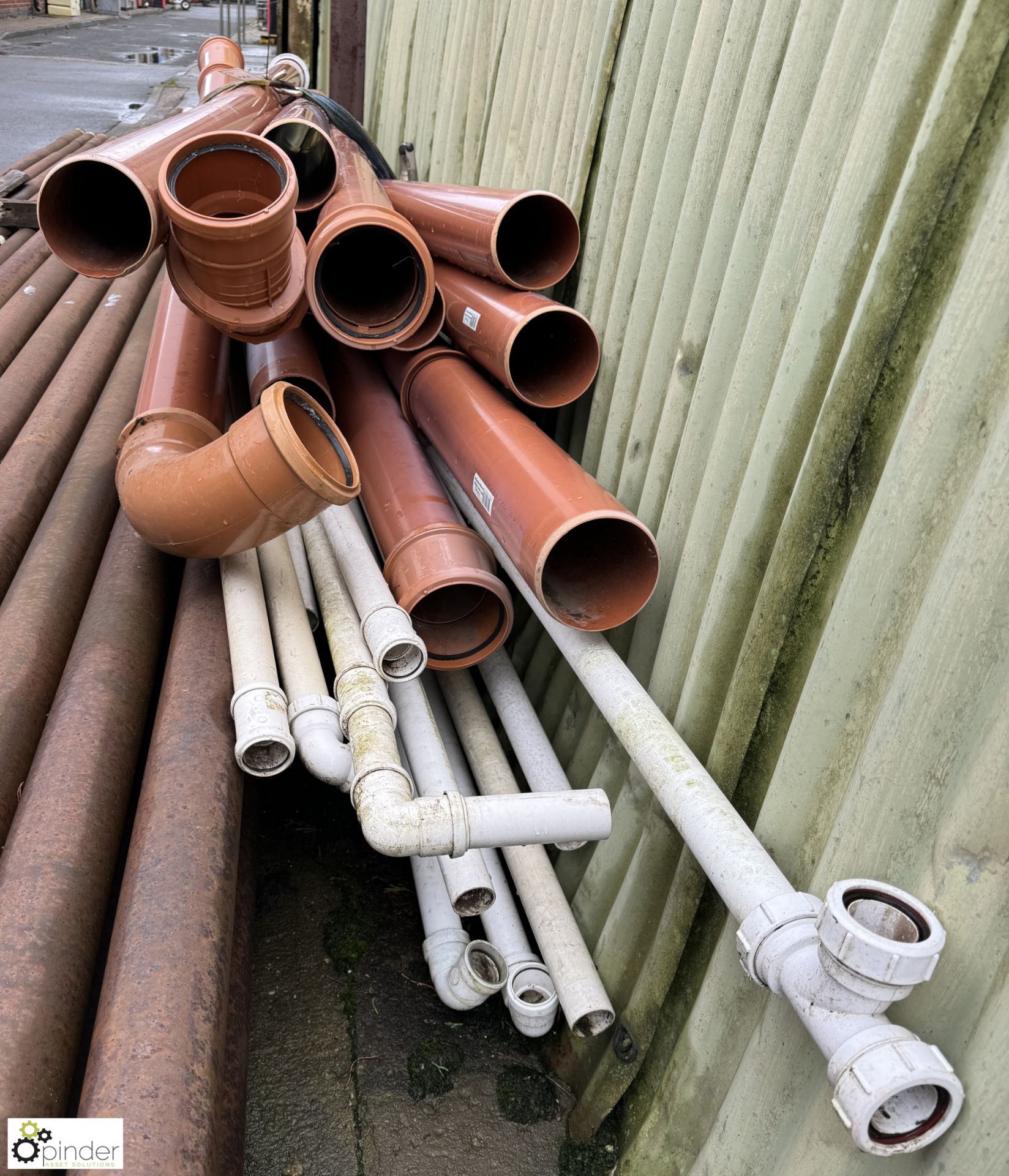Quantity Brown Soil Pipes, 110mm and White Waste Pipes, 40mm (LOCATION: Nottingham – collection - Bild 2 aus 6